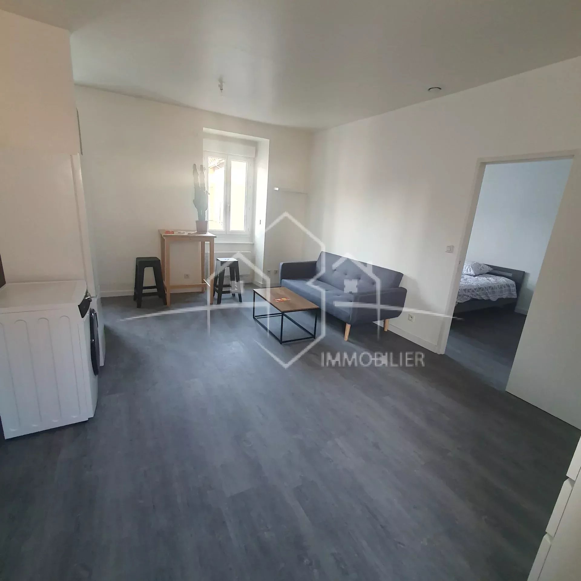 BEAUREPAIRE T2 meublé 2ème étage