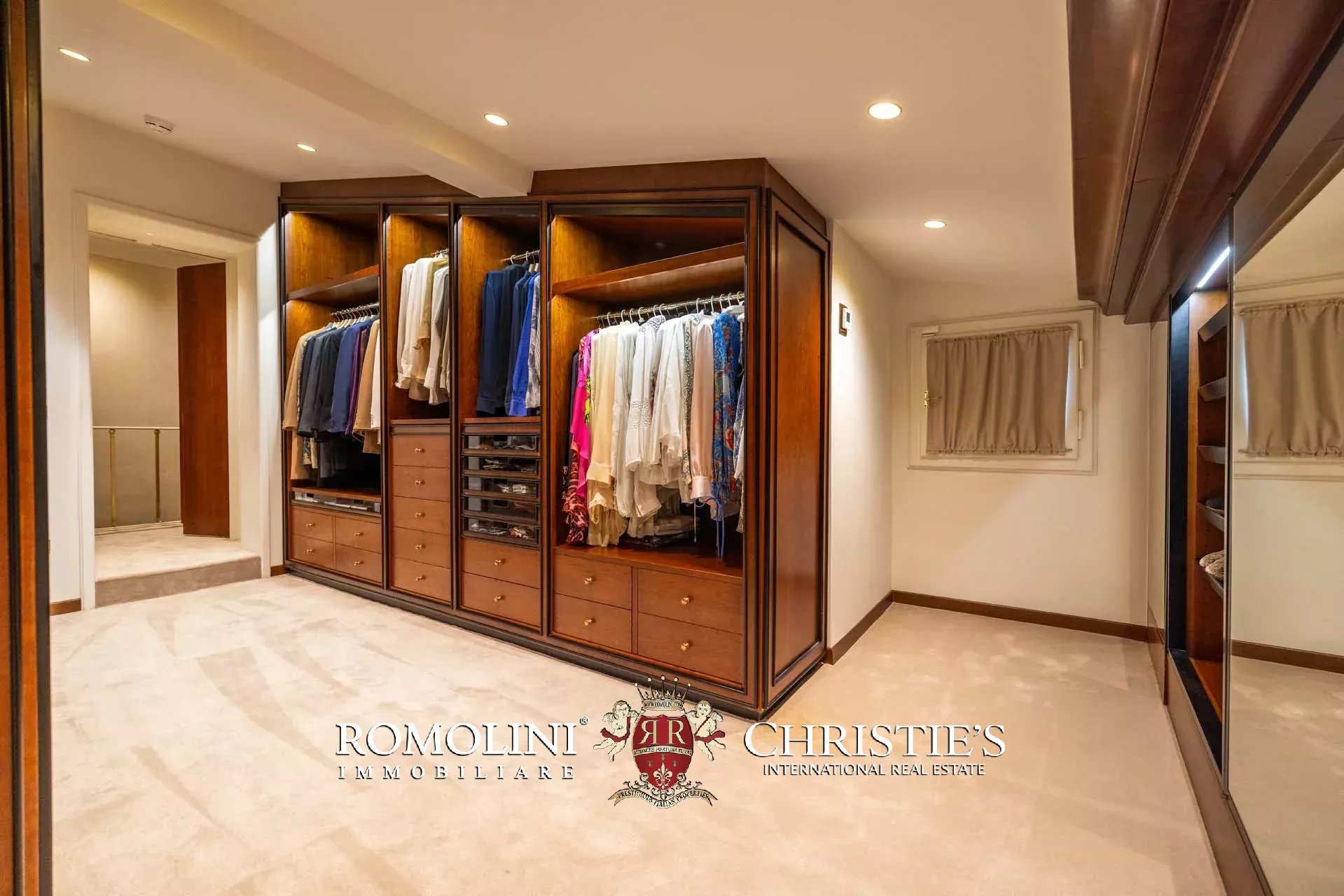16 Bedroom Villa/Townhouse's Image 49