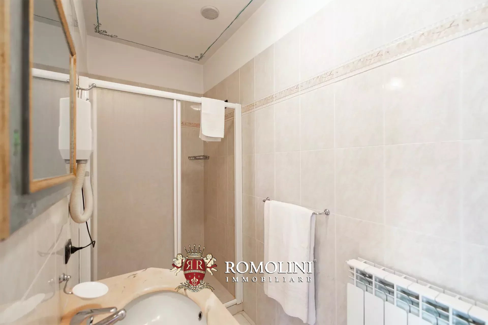 6 Bedroom Villa/Townhouse's Image 32