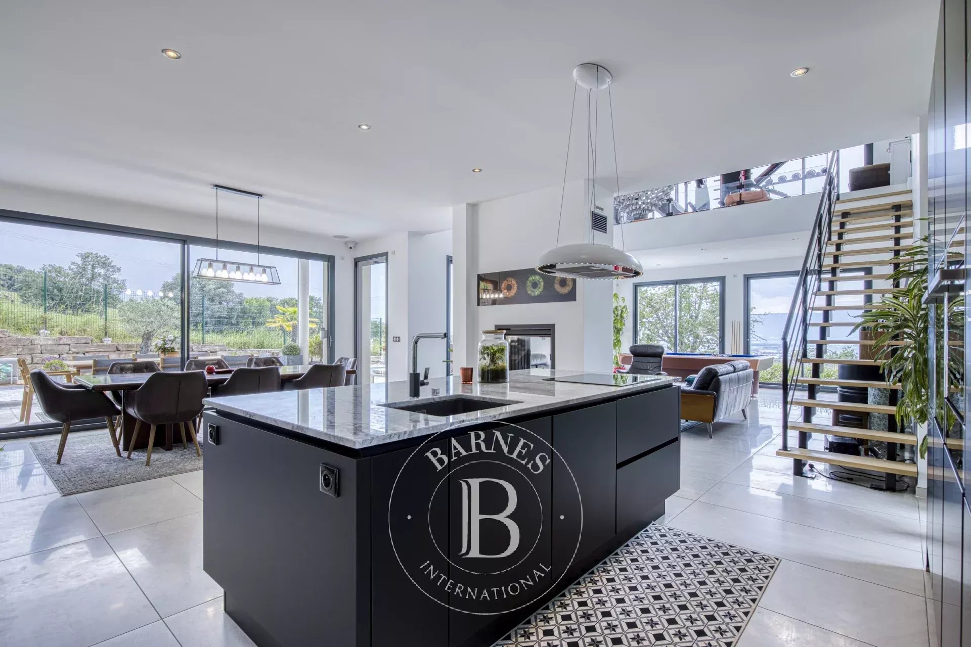 BARNES GENEVOIS - ARCHAMPS - CONTEMPORARY VILLA - picture 5
