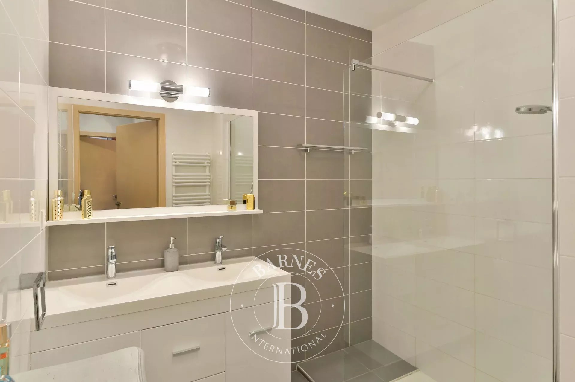 Daire Tassin-la-Demi-Lune - picture 10