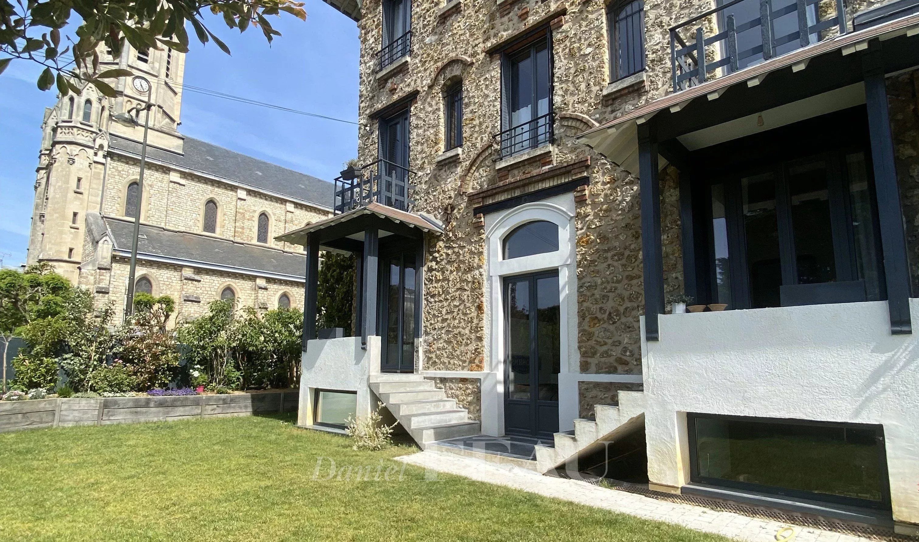 Le Chesnay – Plateau Saint Antoine – Maison meulière et appartement indépendant