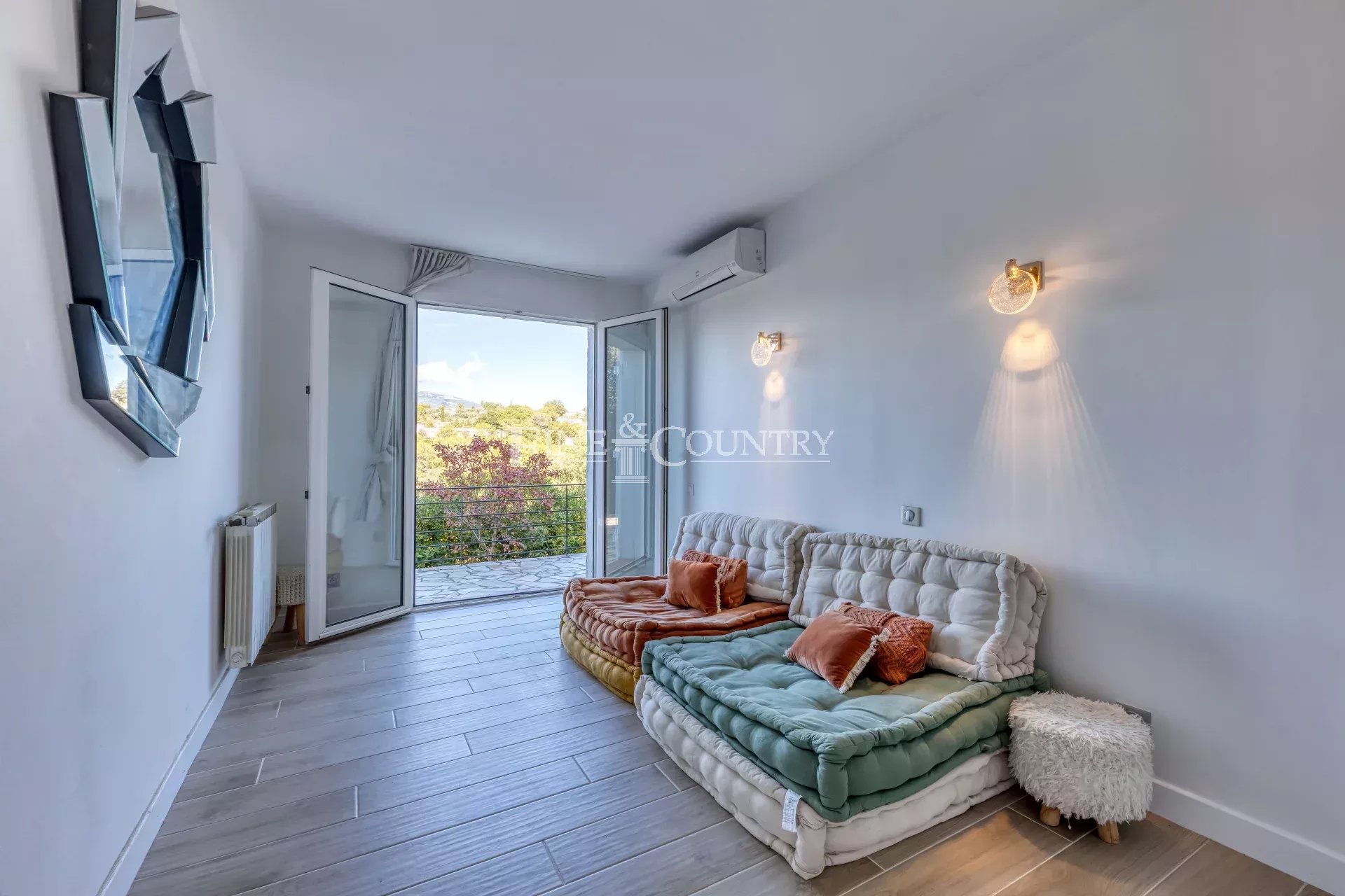 Photo of For sale  Villa in Valbonne - Panoramic view