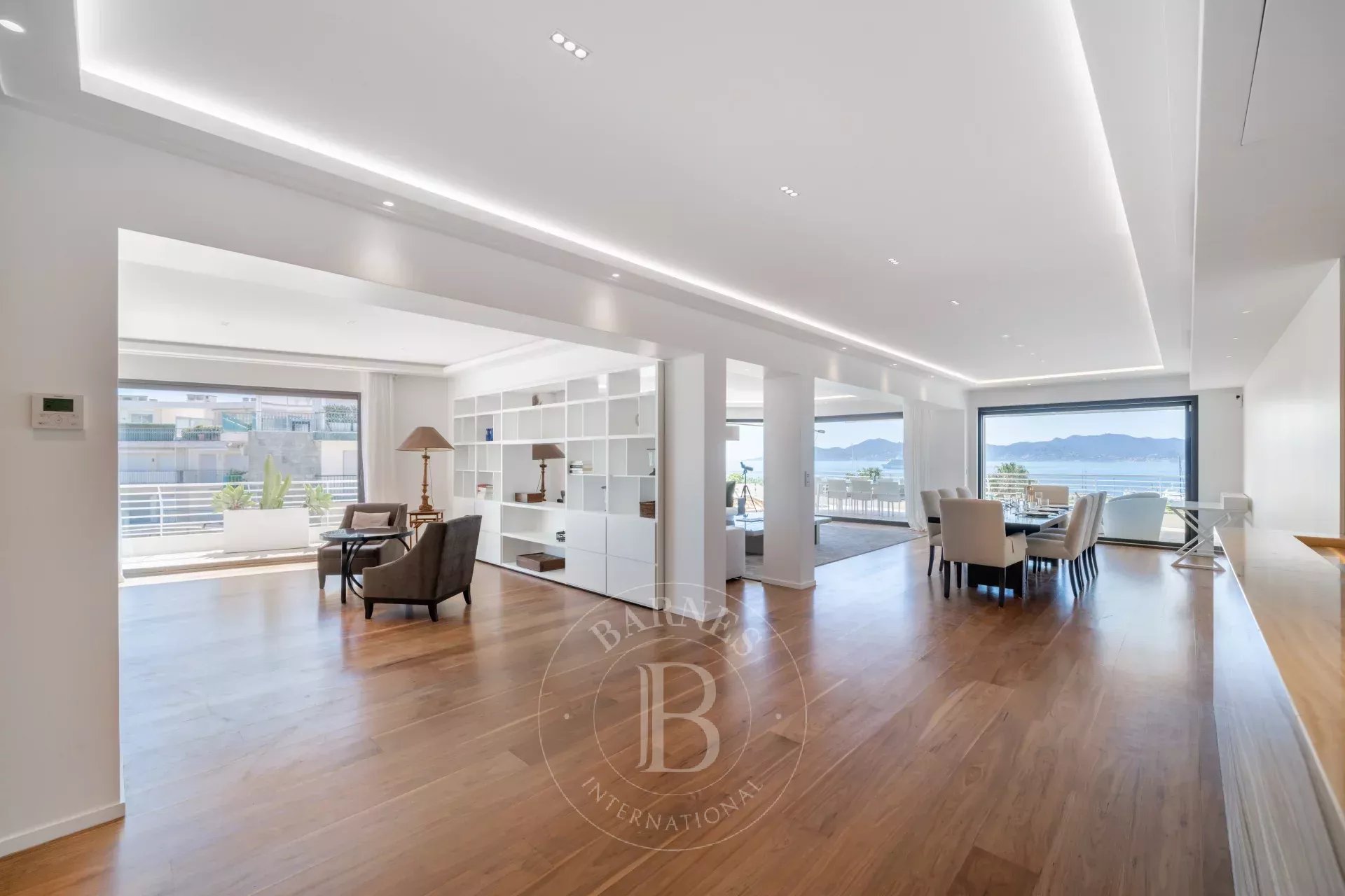 CO-EXCLUSIVITY - CANNES CROISETTE - 6-ROOM APARTMENT - MODERN - PANORAMIC SEA VIEW