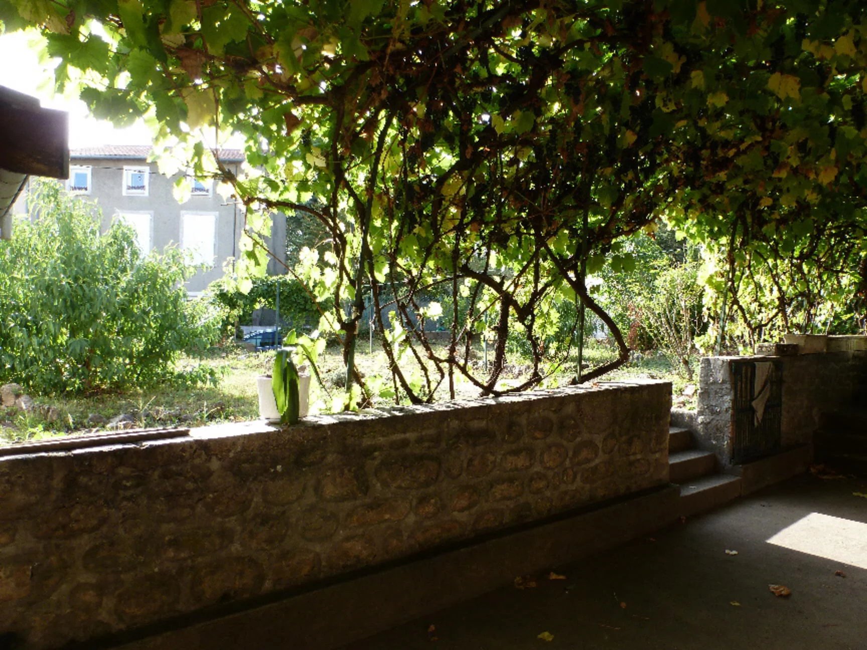 MAISON DE VILLAGE AVEC JARDIN