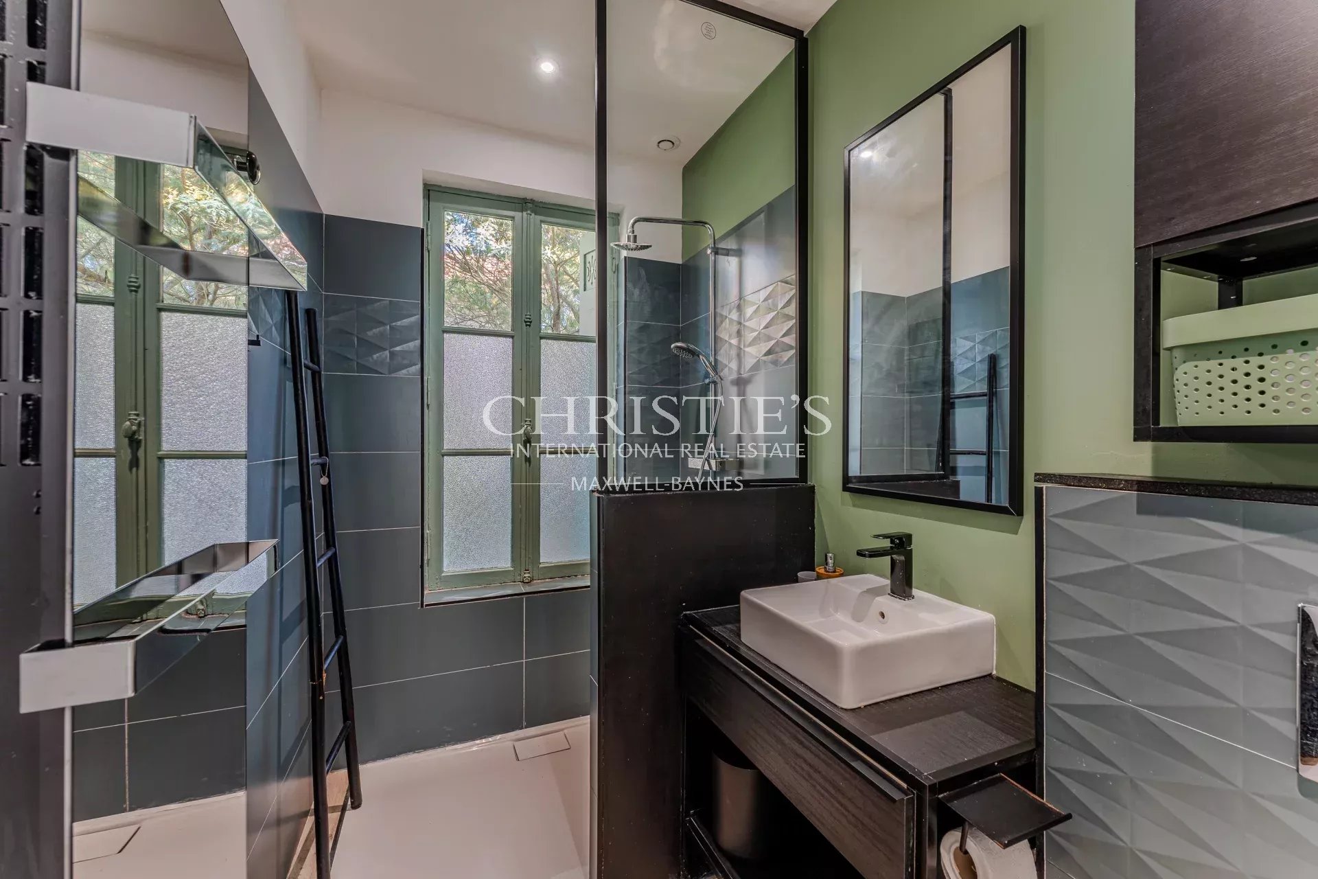 6 Bedroom Villa/Townhouse's Image 8