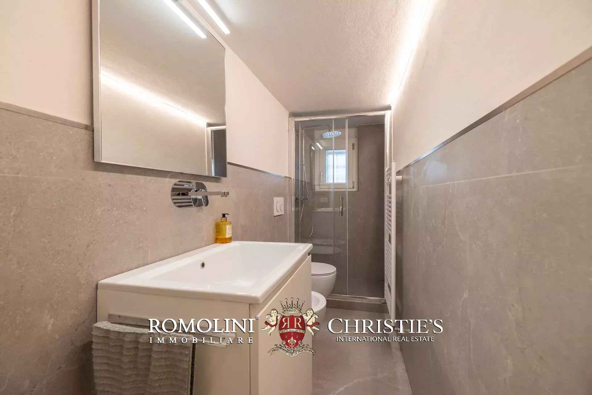 5 Bedroom Villa/Townhouse's Image 33