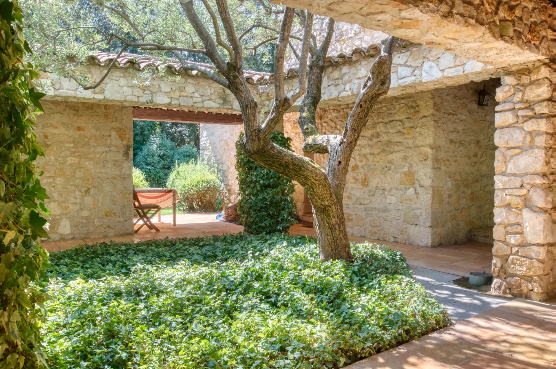 Exclusivité - La Colle sur Loup - Domaine en pierre avec 4 maisons  - Piscine