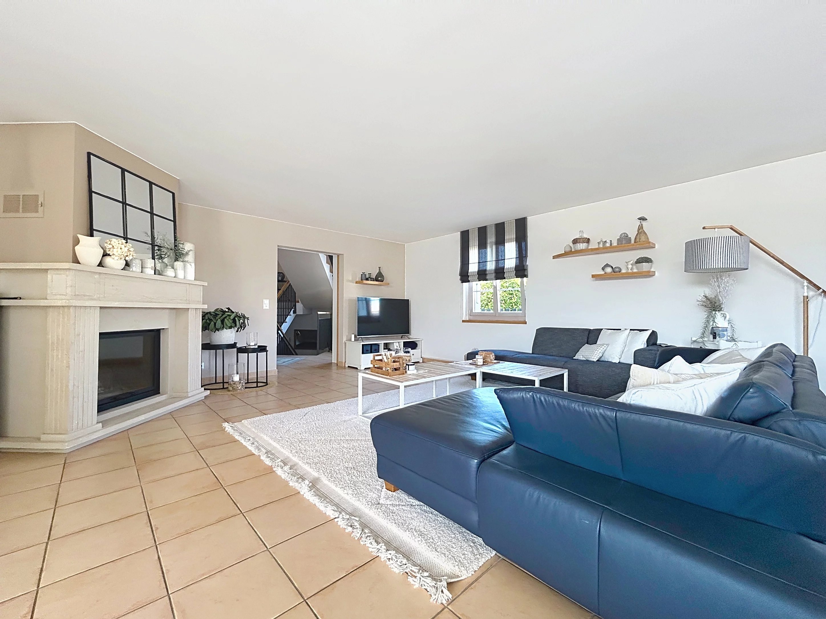 Spacieuse villa familiale de caractère avec vaste jardin (Laténa)