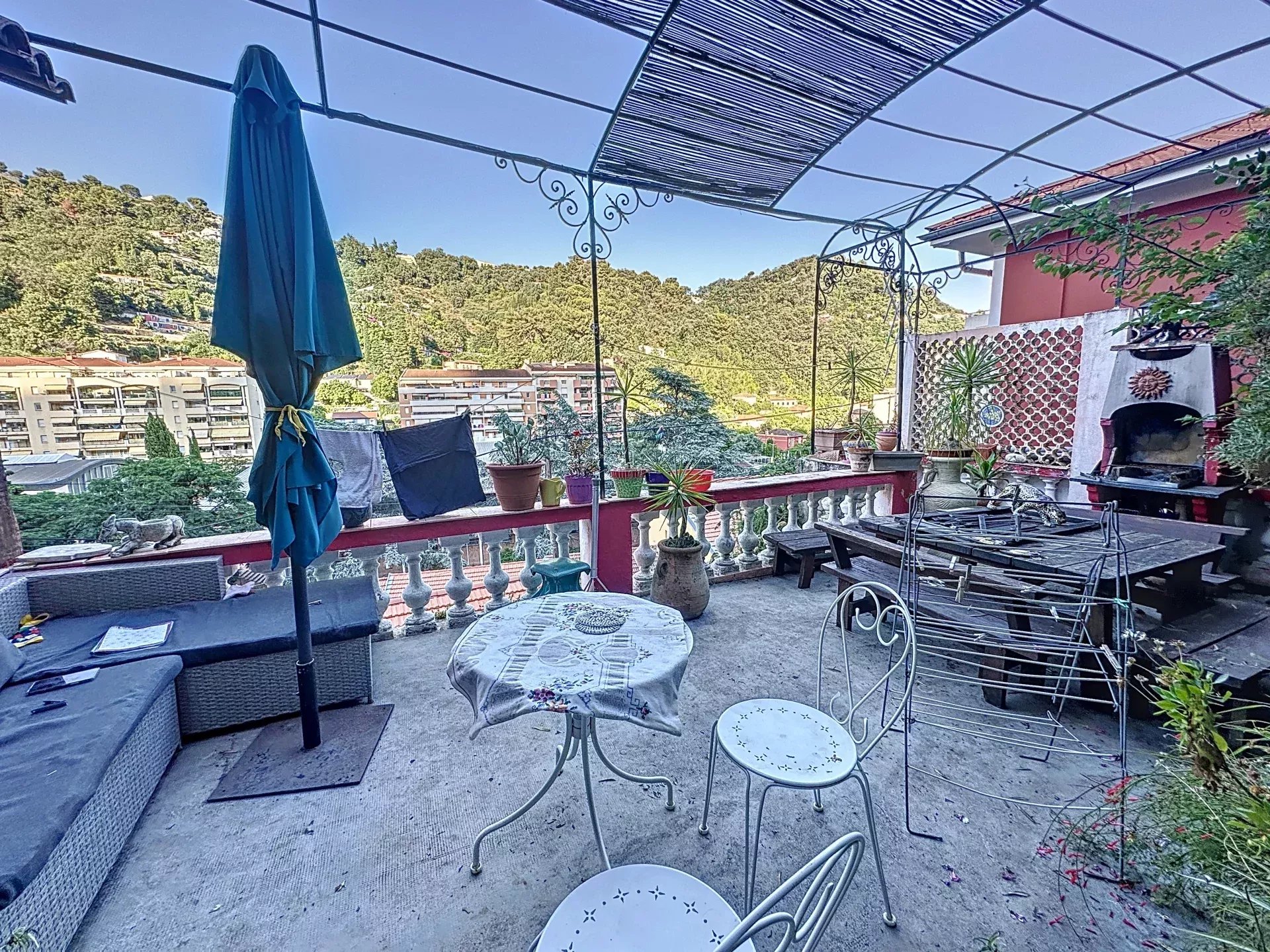 MENTON - CAREI - CASA INDIPENDENTE DA RISTRUTTURARE (185m²)