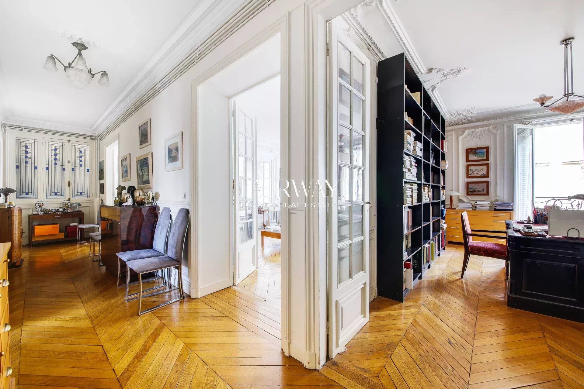Appartement familial de standing de 6 pièces et 165m² avec double réception près du Parc Monceau, 17ème arrondissement de Paris