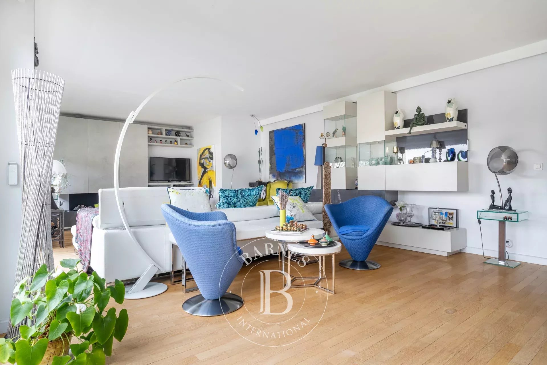 Neuilly - château-Nortier - 148m² (1,593 sq ft) duplex - 186m² (2,002 sq ft) converted rooftop - picture 9
