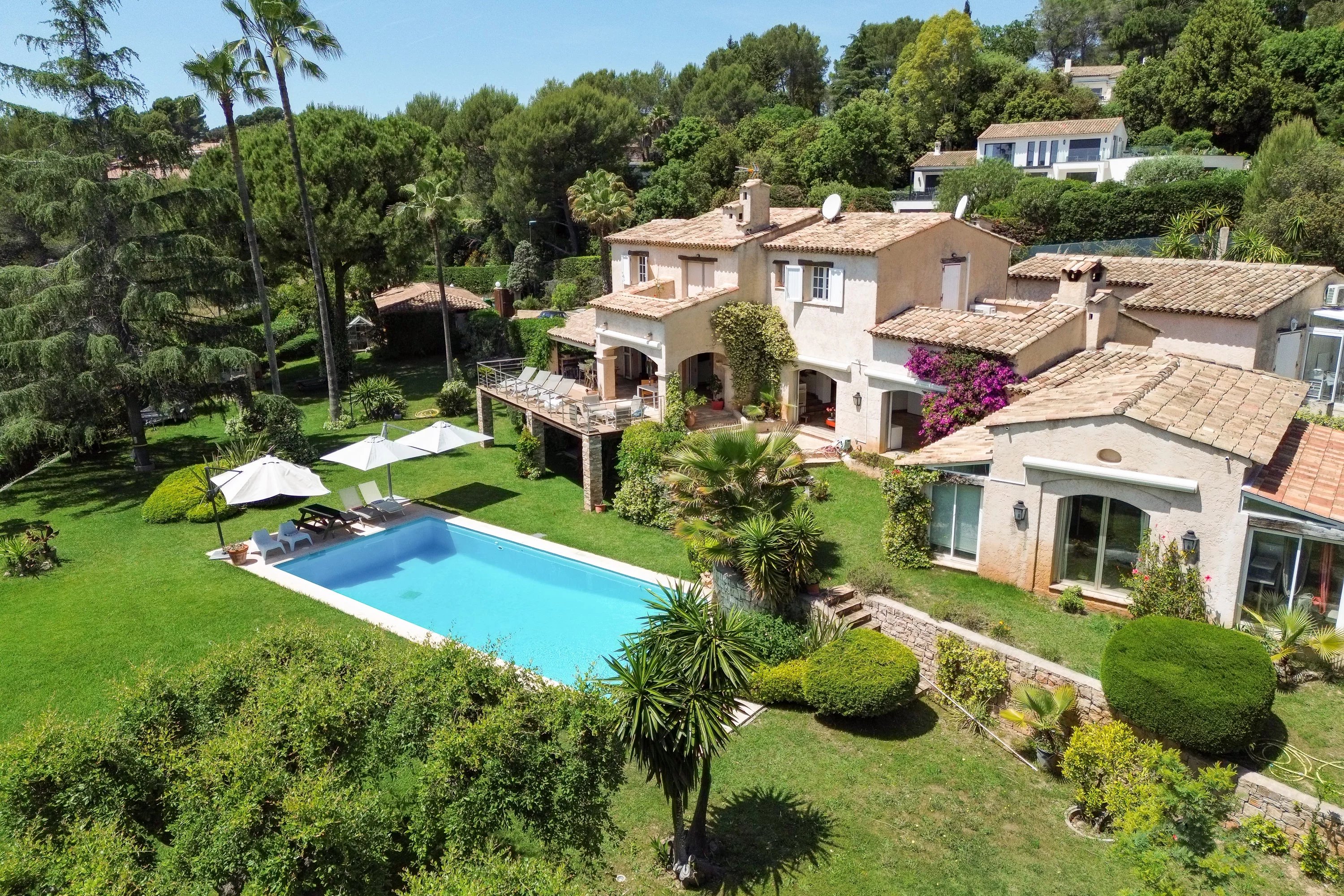 Architect-designed house with 10 rooms- BIOT/Valbonne