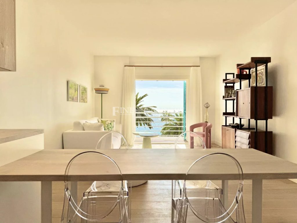 Apartment for sale in Cannes — Seafront Apartment For Sale in Cannes