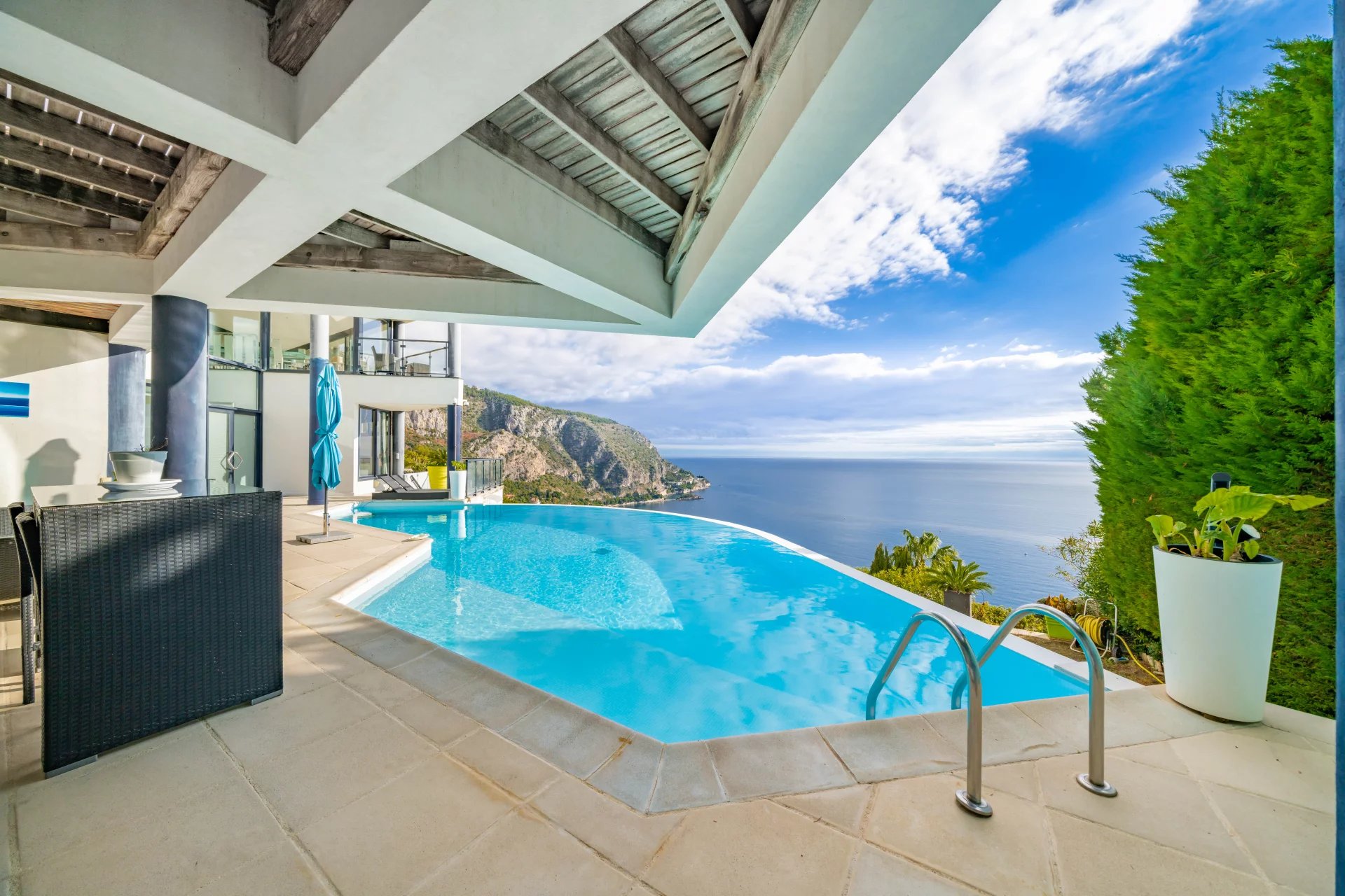 Exceptional Contemporary Villa with Panoramic Sea Views