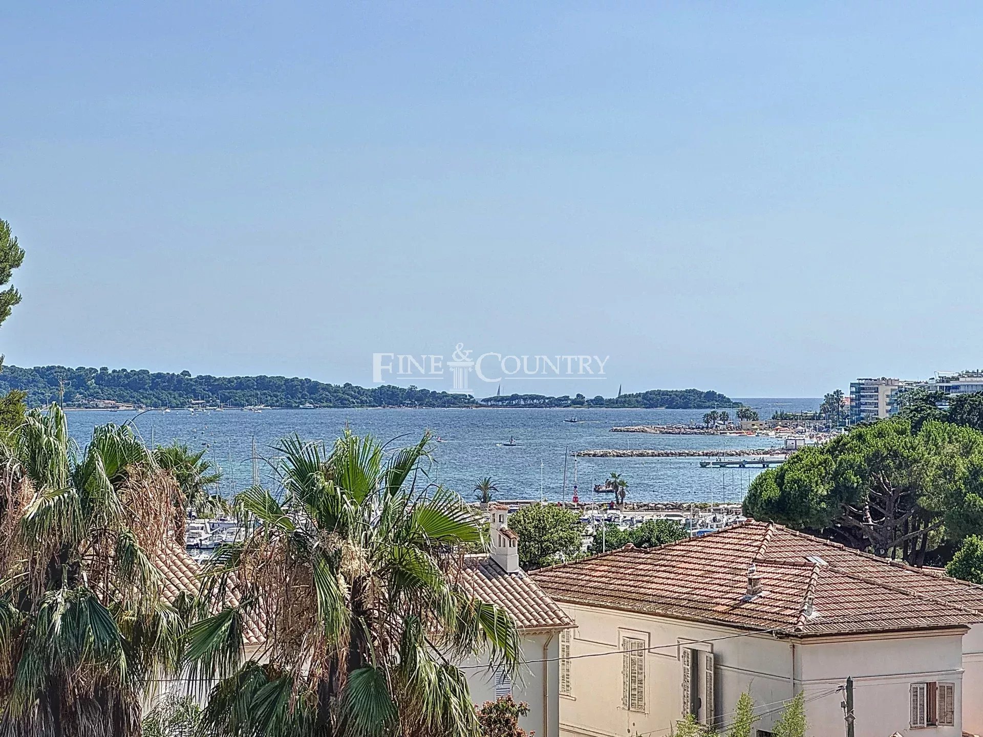 3 BEDROOM APPARTEMENT  CANNES PALM BEACH Accommodation in Cannes