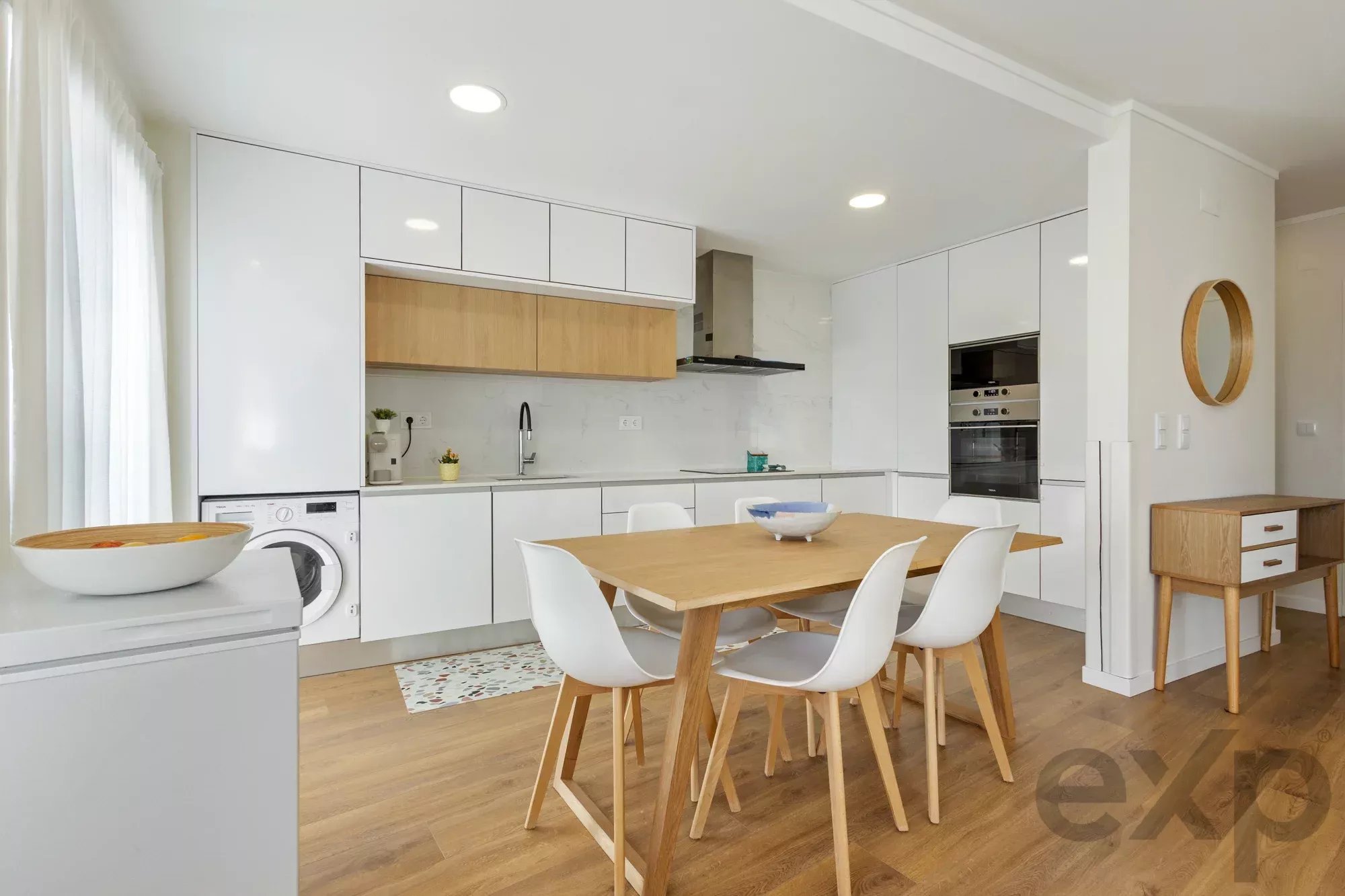 Amazing Two‑Bedroom Apartment with River View and Garage 87152839 image 2