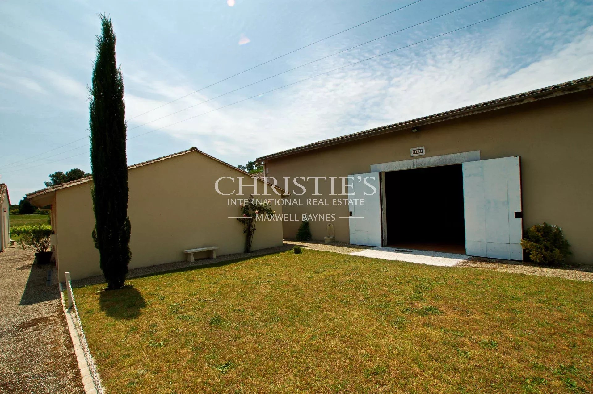 2 Bedroom Vineyard's Image 3