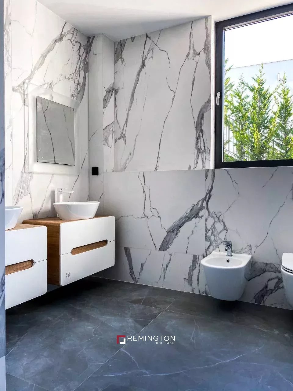 6 Bedroom Villa/Townhouse's Image 8