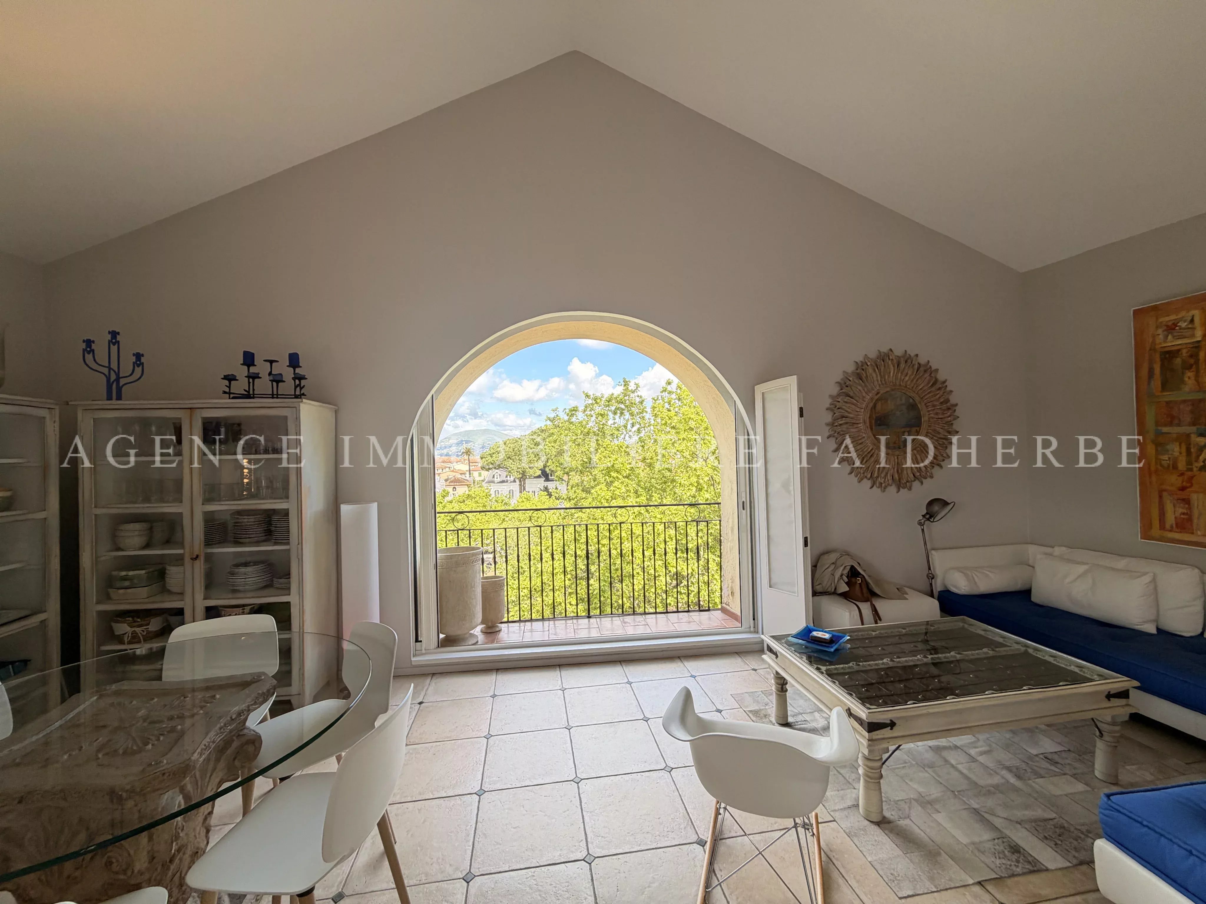 Appartement Place des Lices REF 10