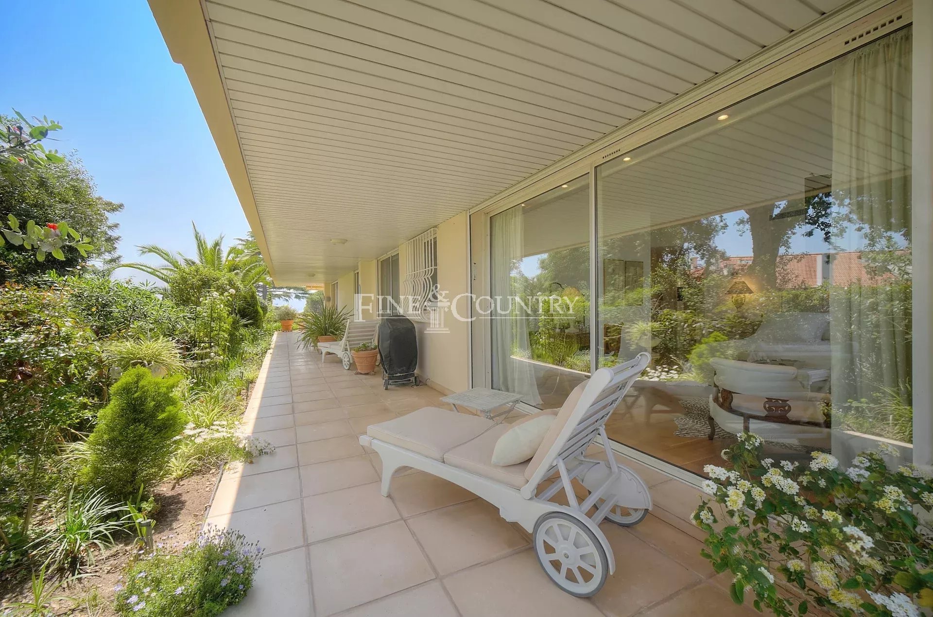 Photo of Apartment for sale in Cannes with Sea Views