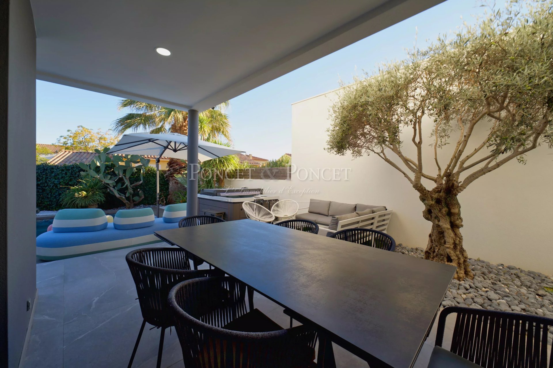 5 Bedroom Villa/Townhouse's Image 7