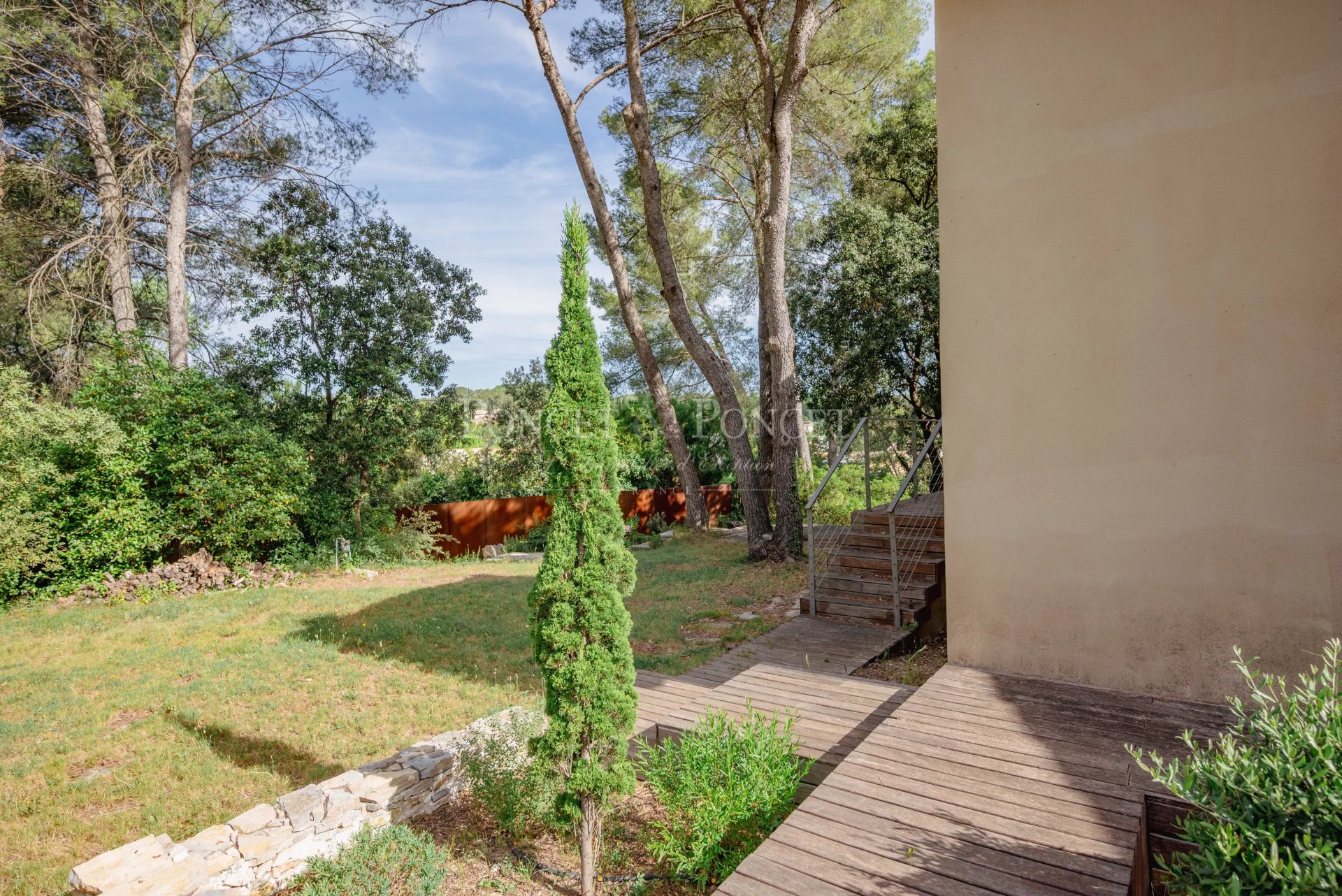 6 Bedroom Villa/Townhouse's Image 4