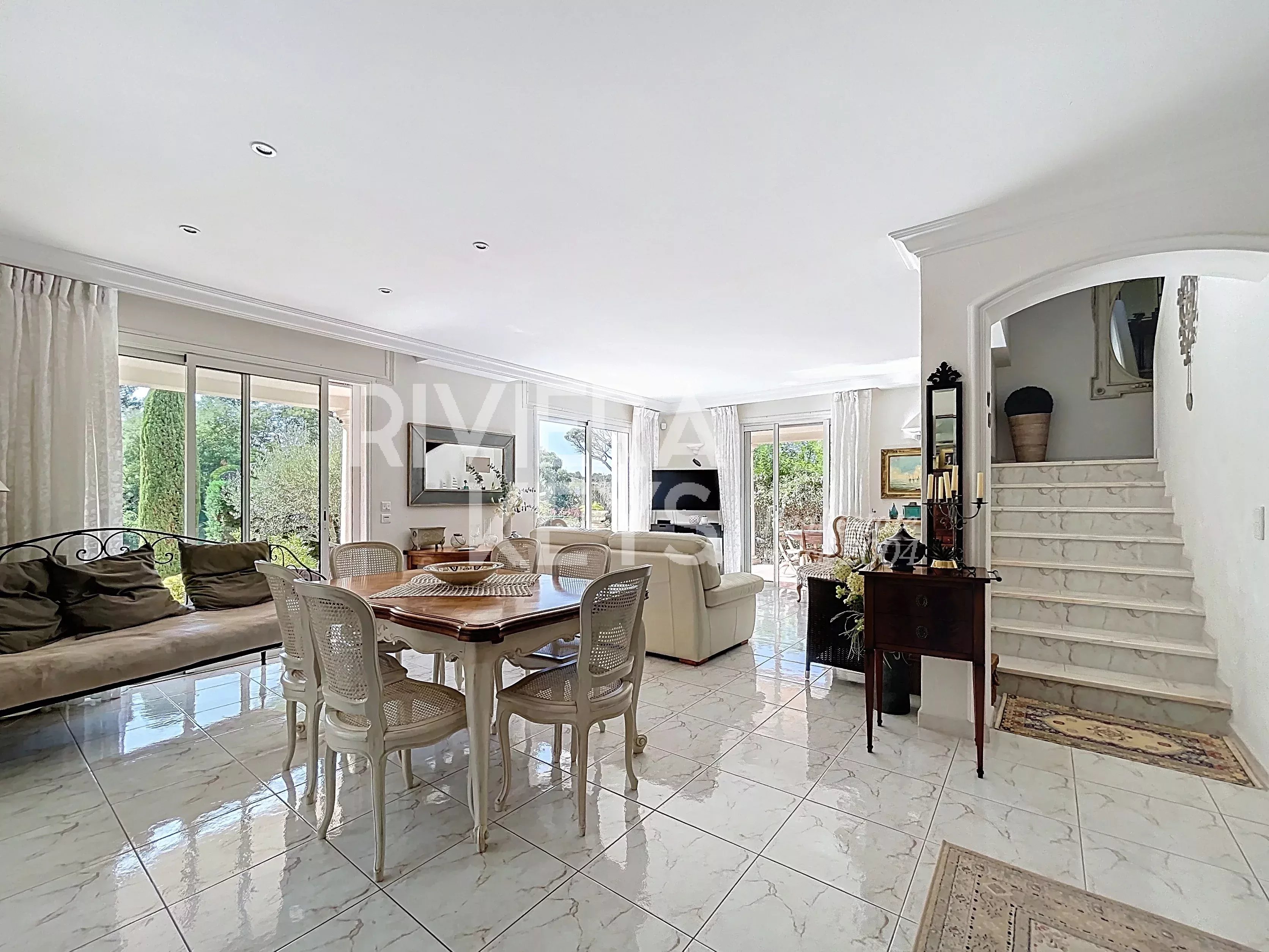 SAINT-RAPHAËL – golfplatznah : Anwesen mit Pool, Doppelgarage