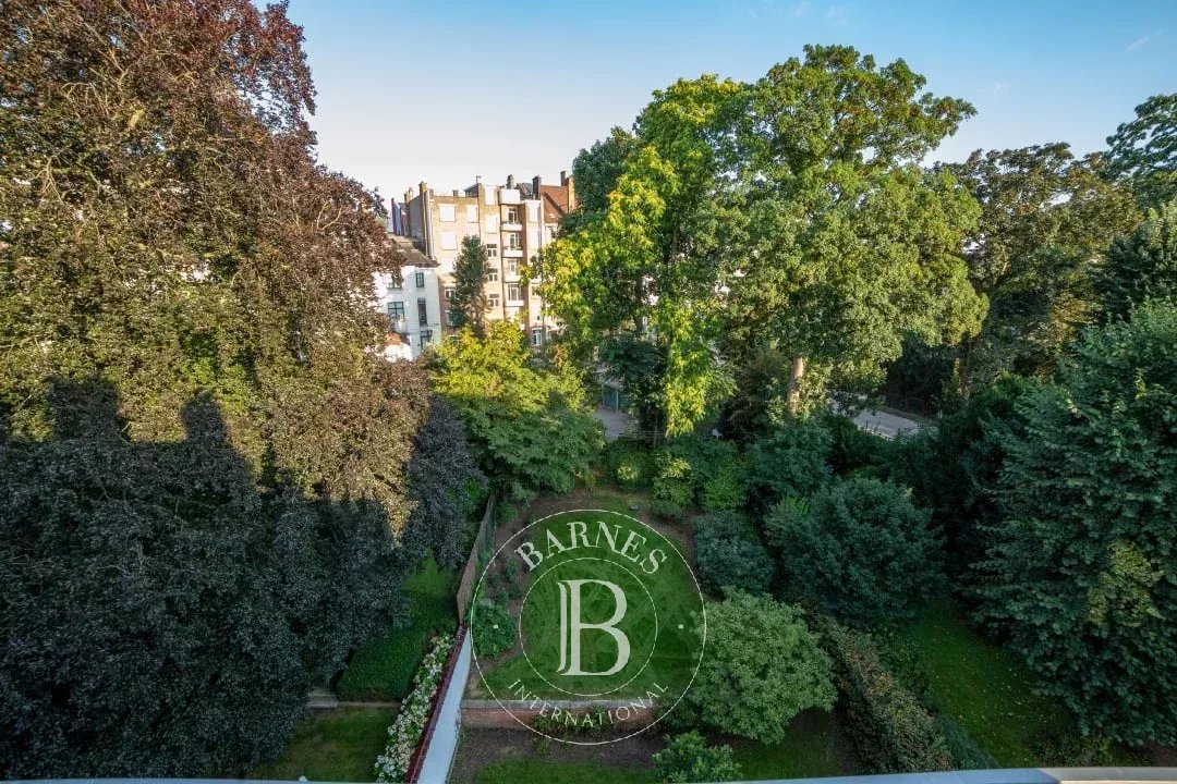 Stéphanie/Chatelain - gemeubileerd penthouse met 3 slaapkamers