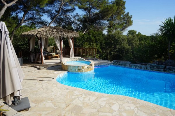 Villa in Roquefort-Les-Pins — photo 1