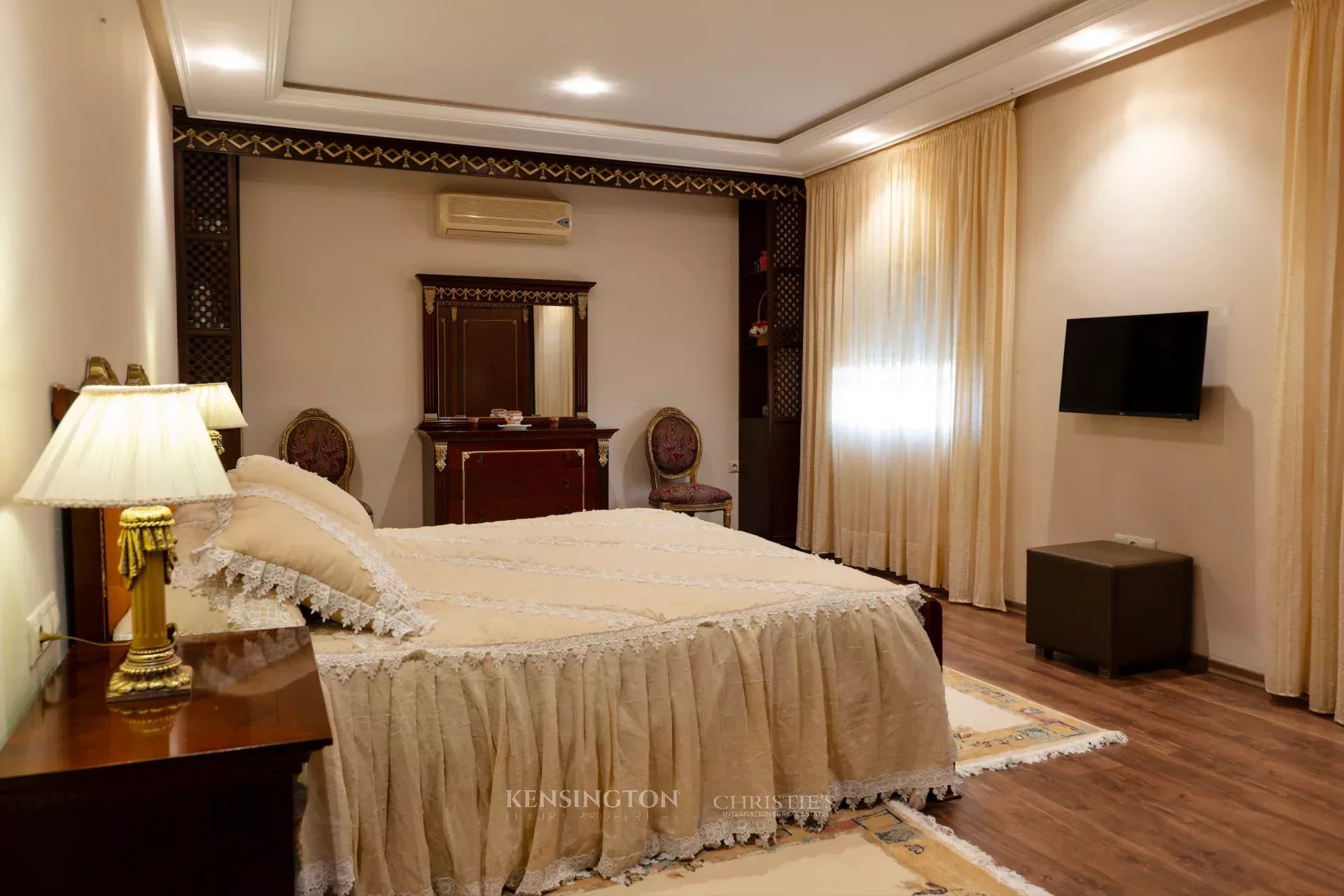 5 Bedroom Villa/Townhouse's Image 7