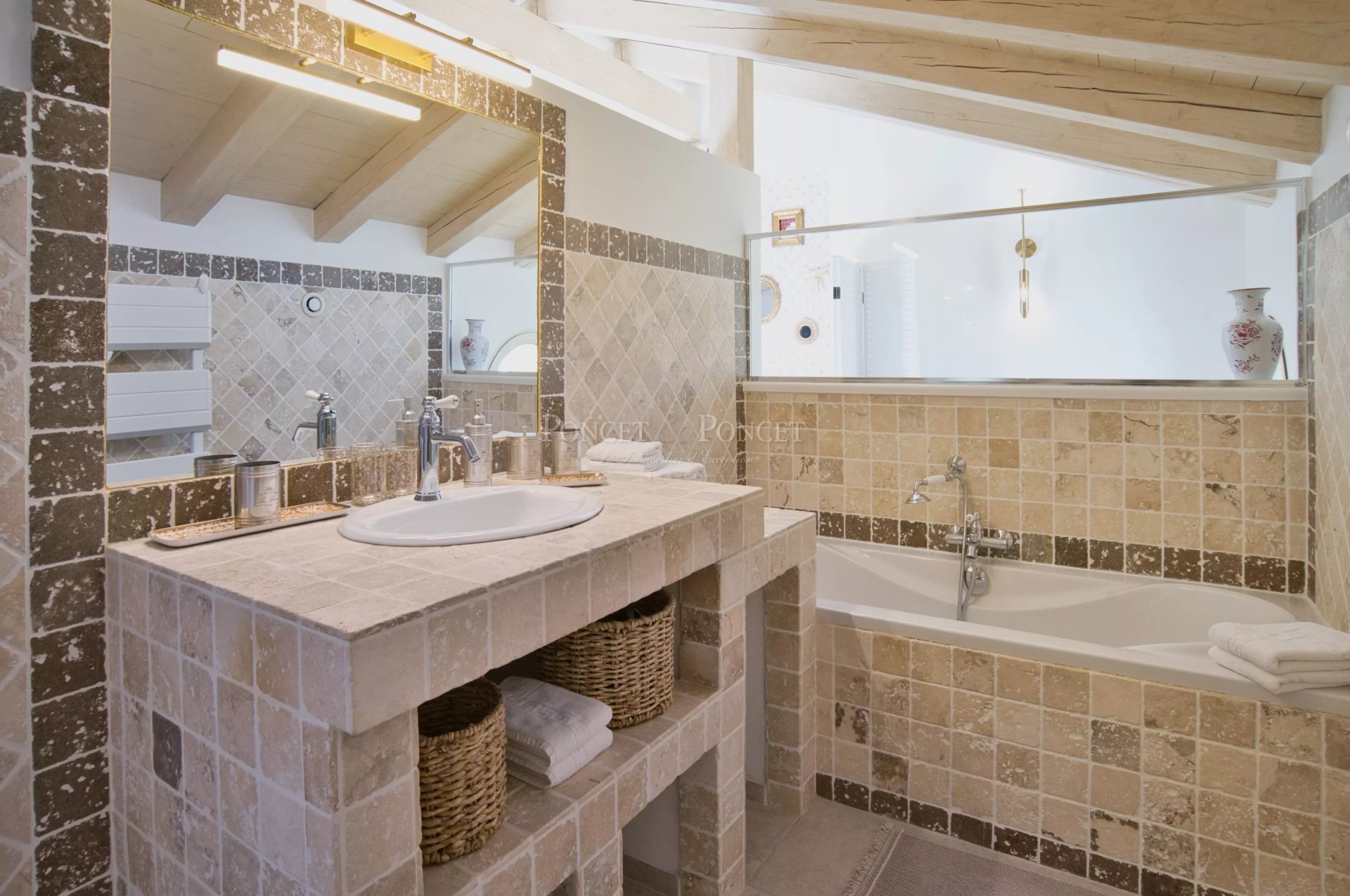 6 Bedroom Villa/Townhouse's Image 10