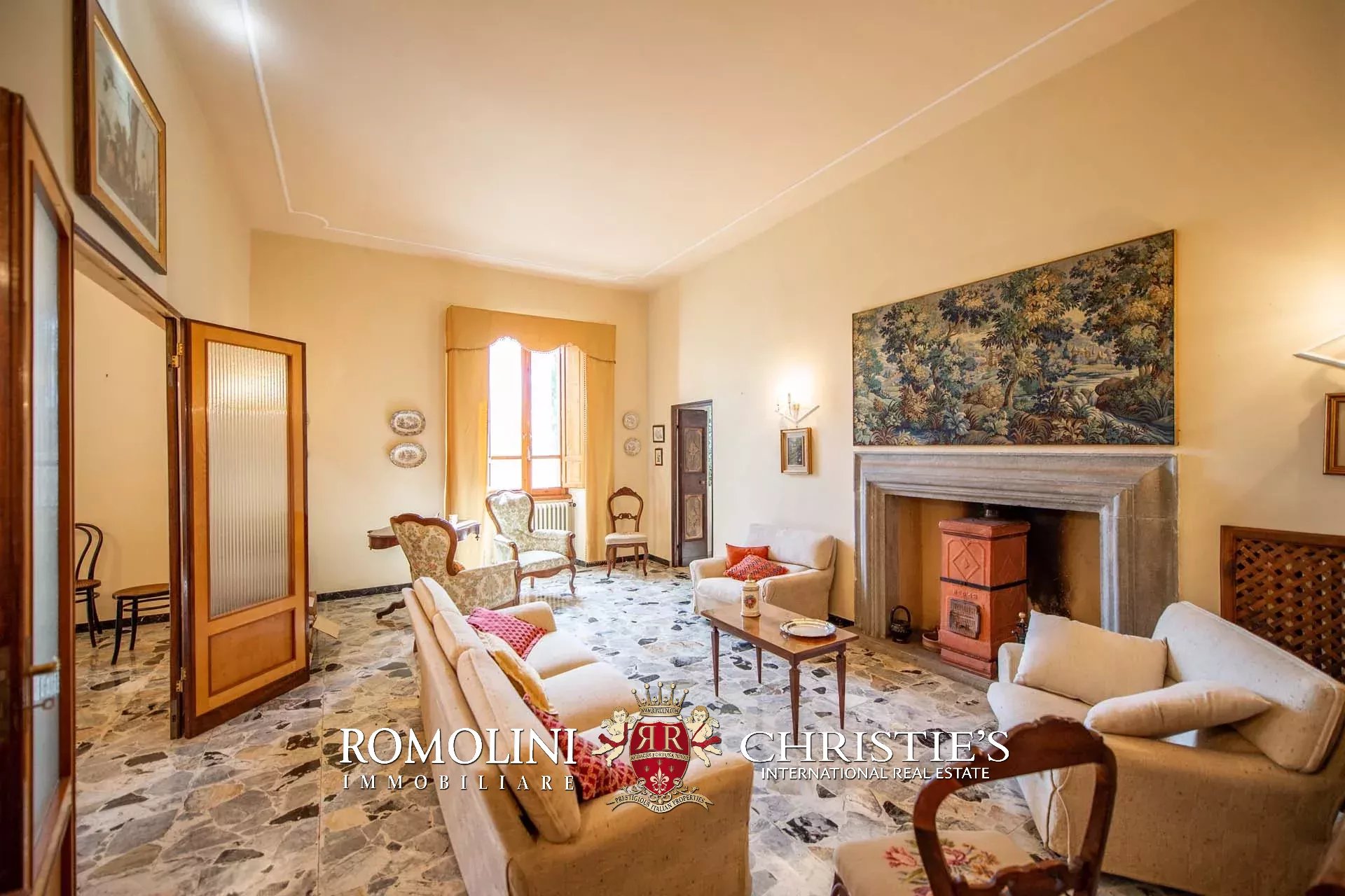 6 Bedroom Villa/Townhouse's Image 31