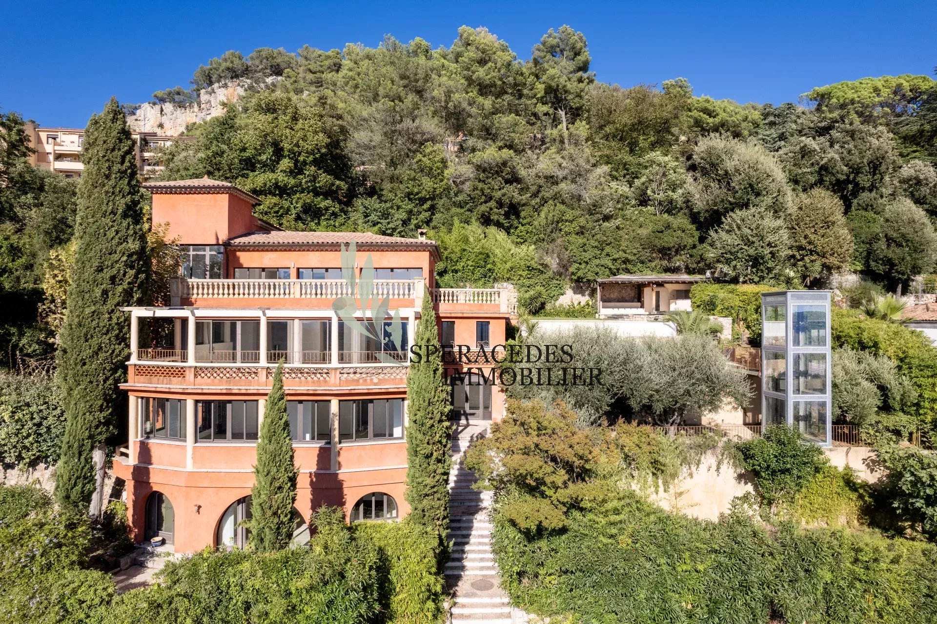 Grasse - Majestueuse villa dans un domaine