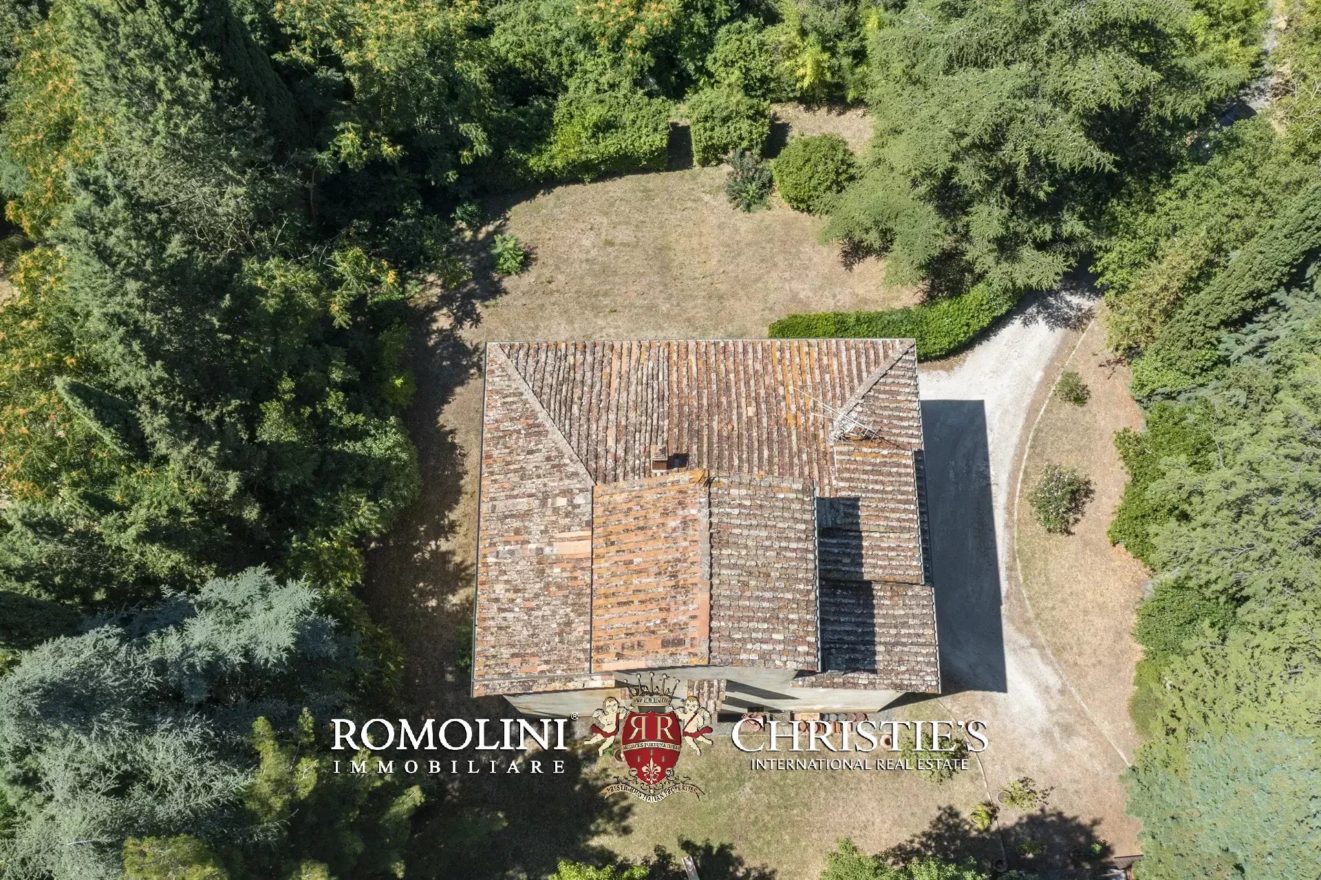 6 Bedroom Villa/Townhouse's Image 14