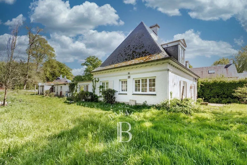 Belle villa Lipszyc avec potentiel dans domaine privé de 7ha