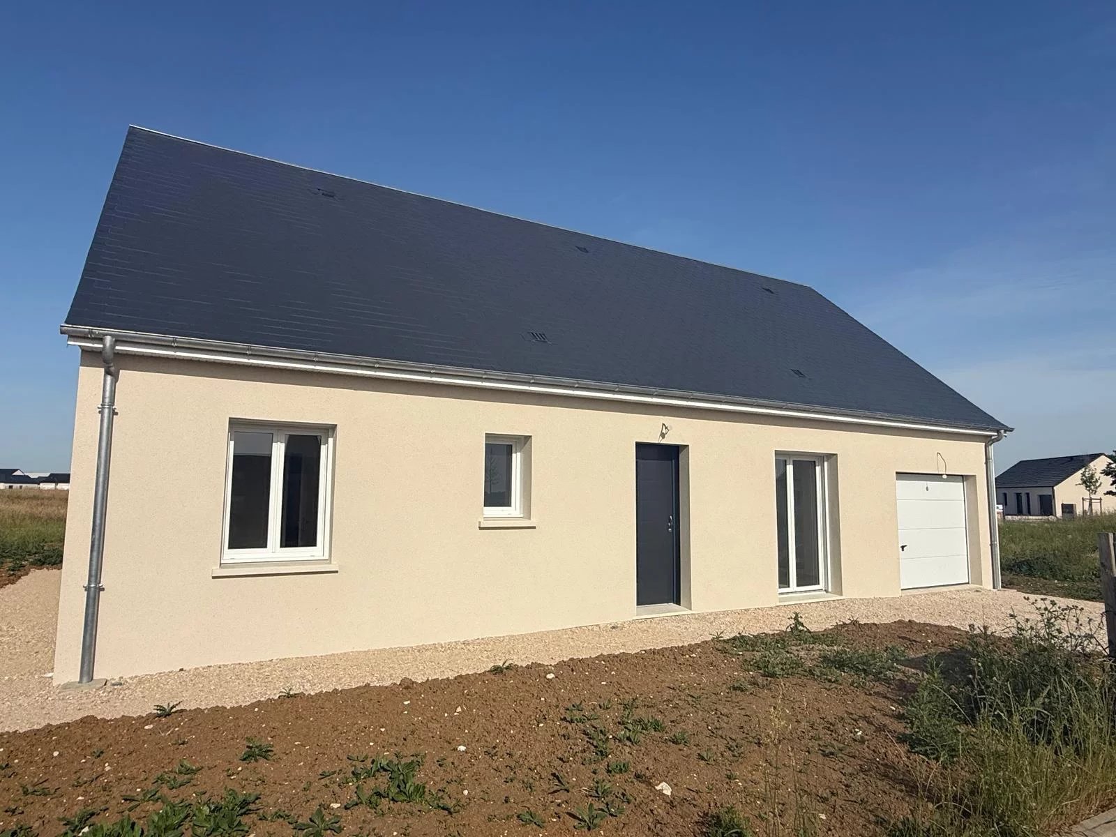 MAISON DE TYPE 4 - JARDIN ET GARAGE - Photo 2