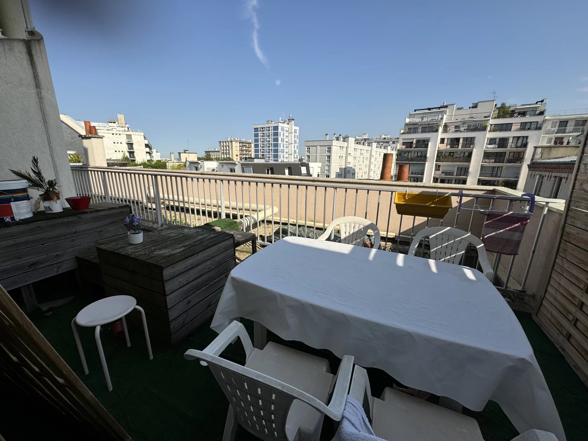 Duplex avec terrasse entre Jourdain et les Buttes Chaumont