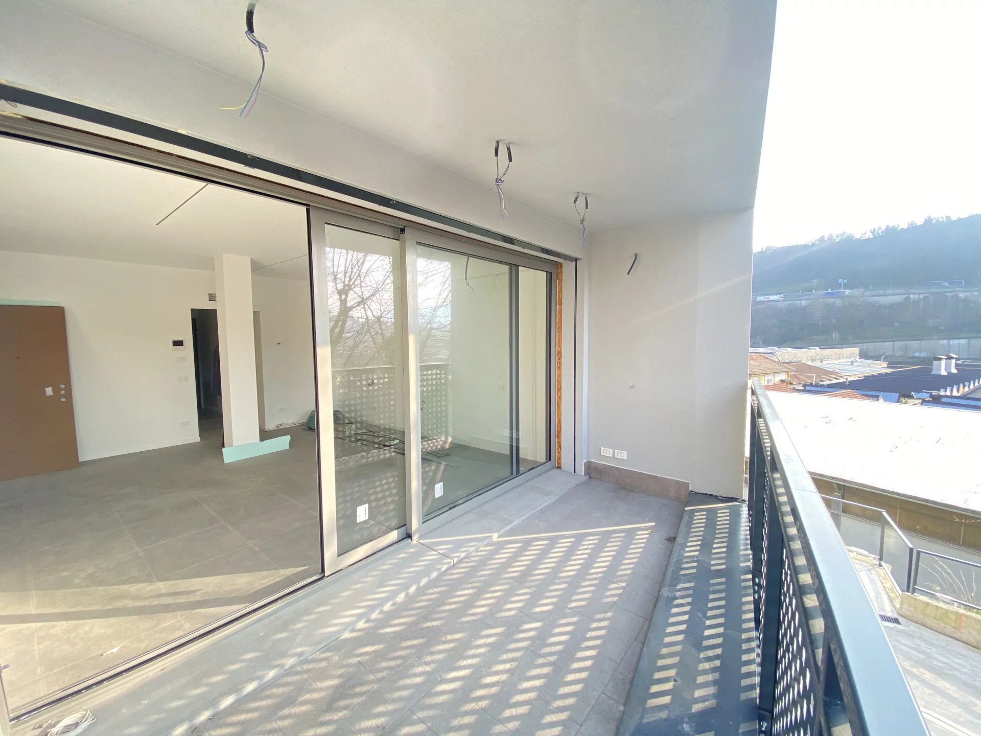 nuovo bilocale con terrazzo a Maslianico