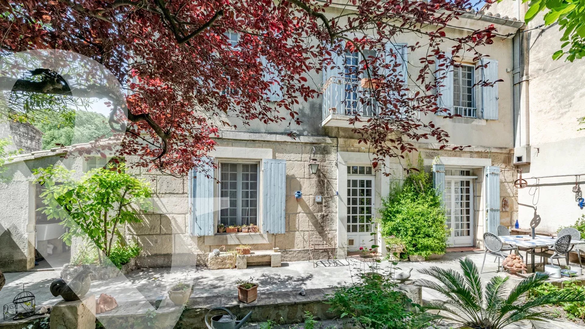 MAISON EN PIERRE AU CENTRE DE FONTVIEILLE