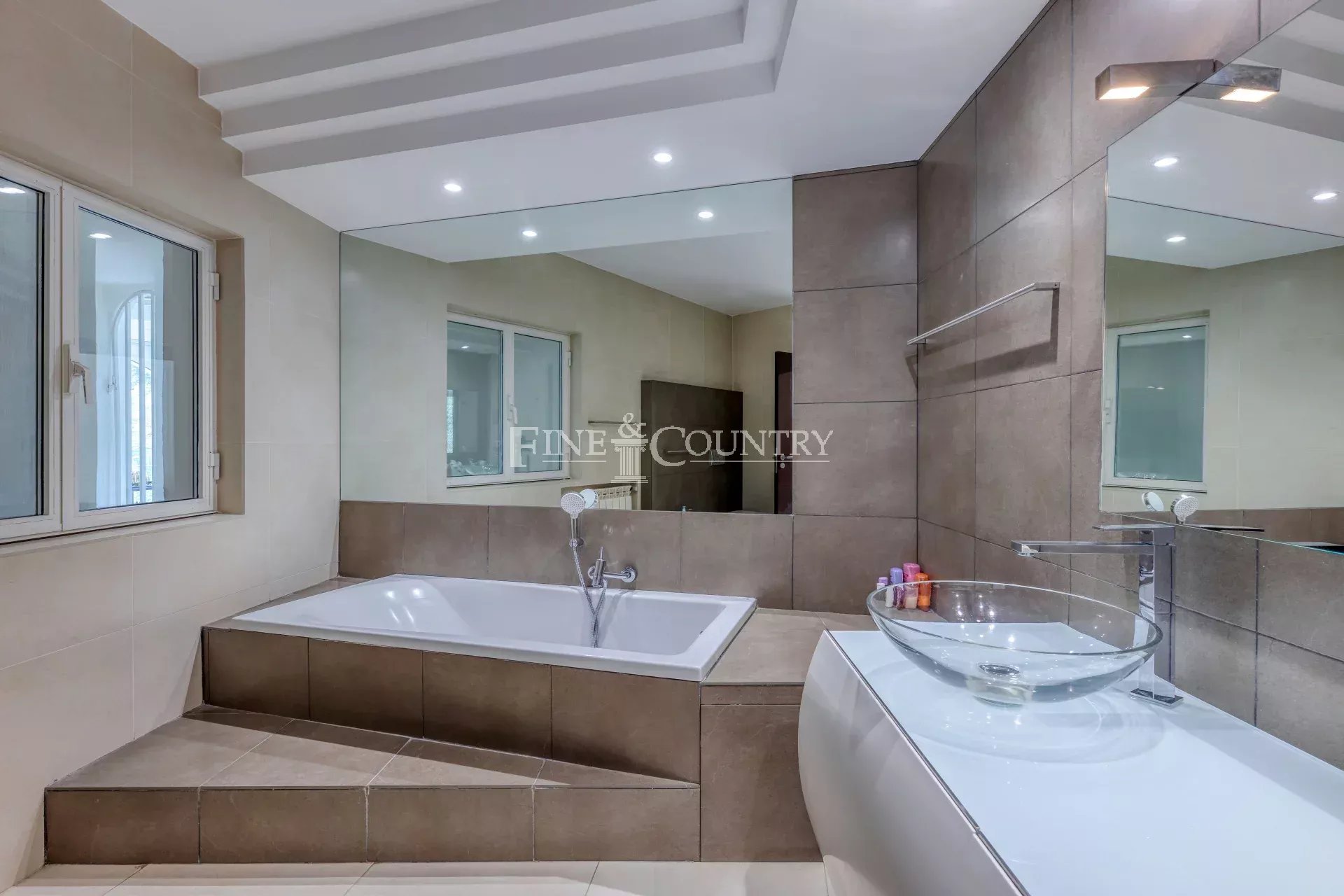 Photo of for sale property in Valbonne with tennis and hélipad