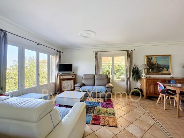 Villa 8 rooms in a quiet area, swimming pool, parking, single-story, independent studio and 2-room apartment — photo 7