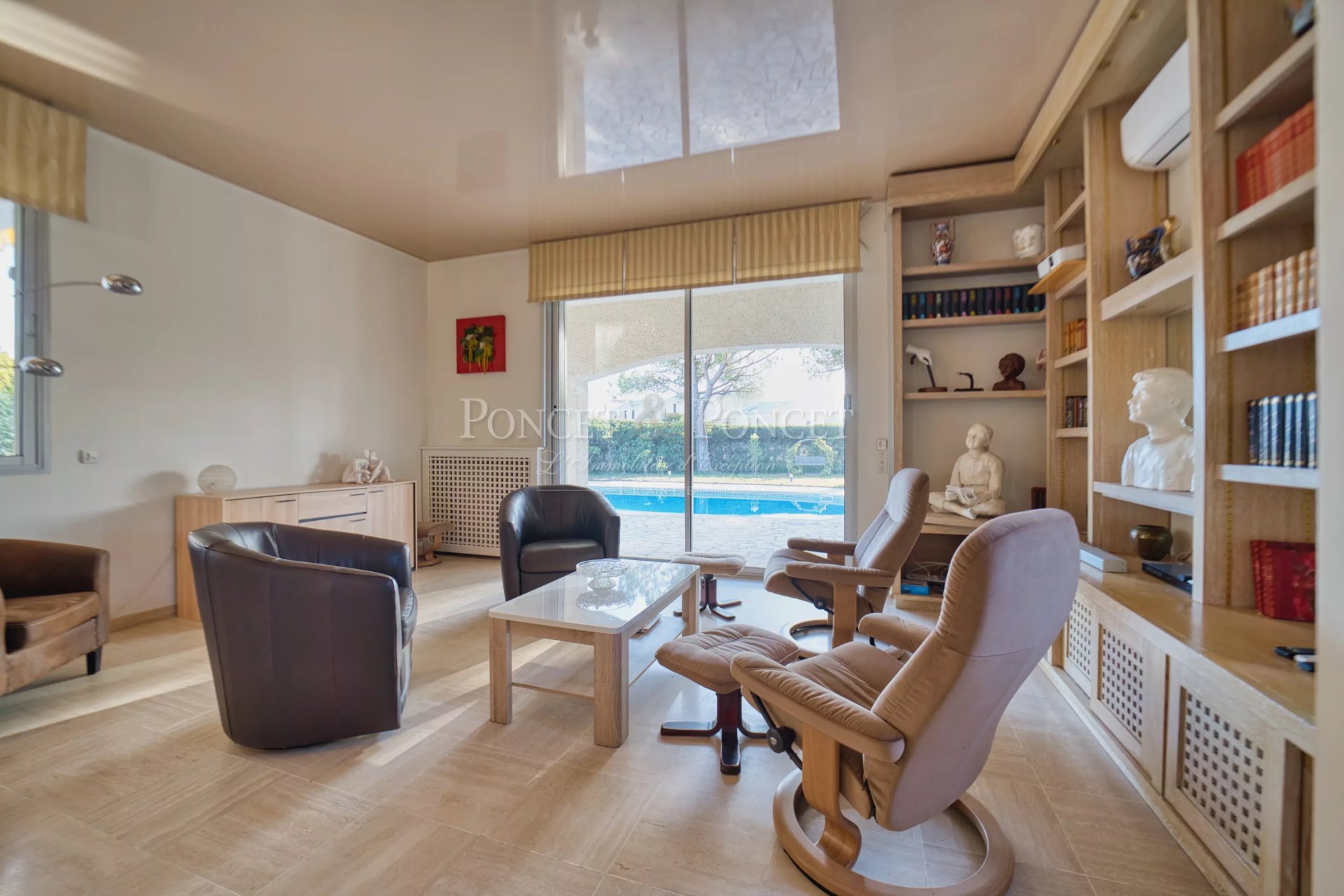 4 Bedroom Villa/Townhouse's Image 8