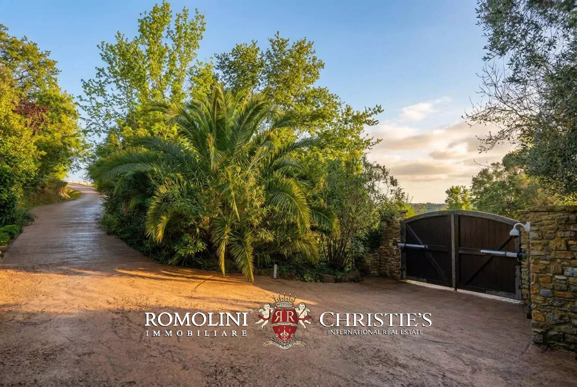 5 Bedroom Villa/Townhouse's Image 6
