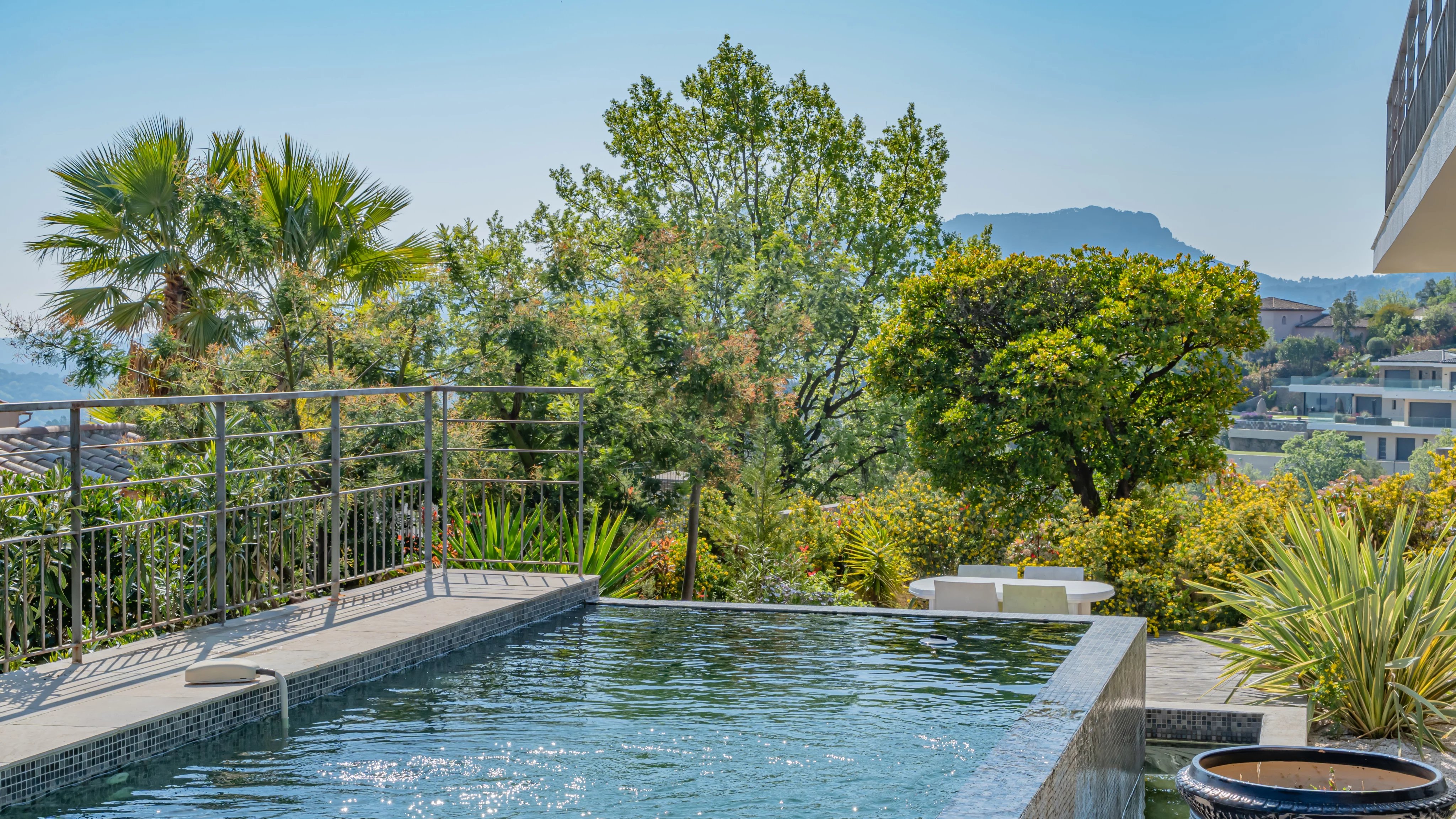 Elegant contemporary house in a secure estate