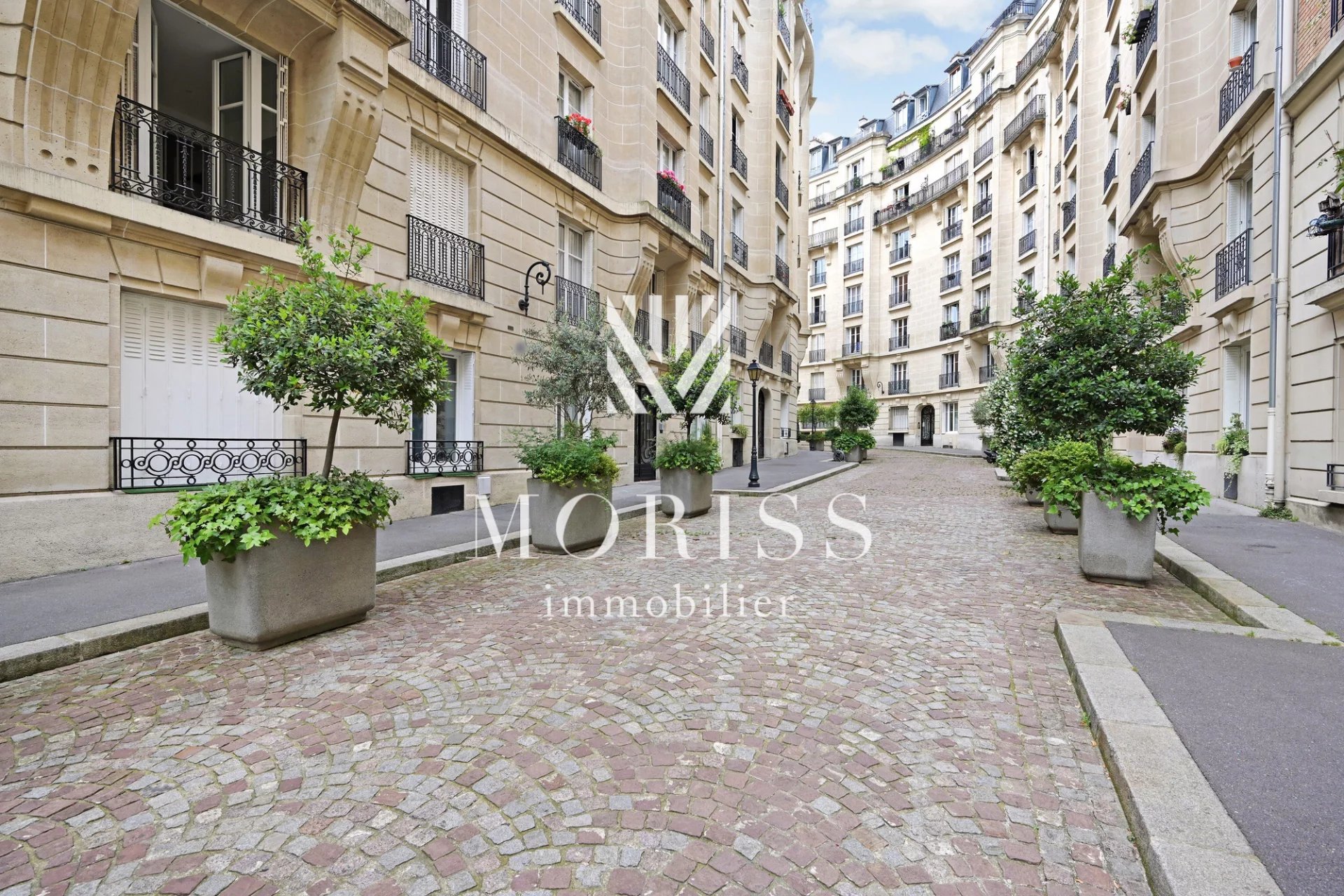 APPARTEMENT - COUP DE COEUR - 4 PIECES - VILLA MONTCALM 75018 - Image Array