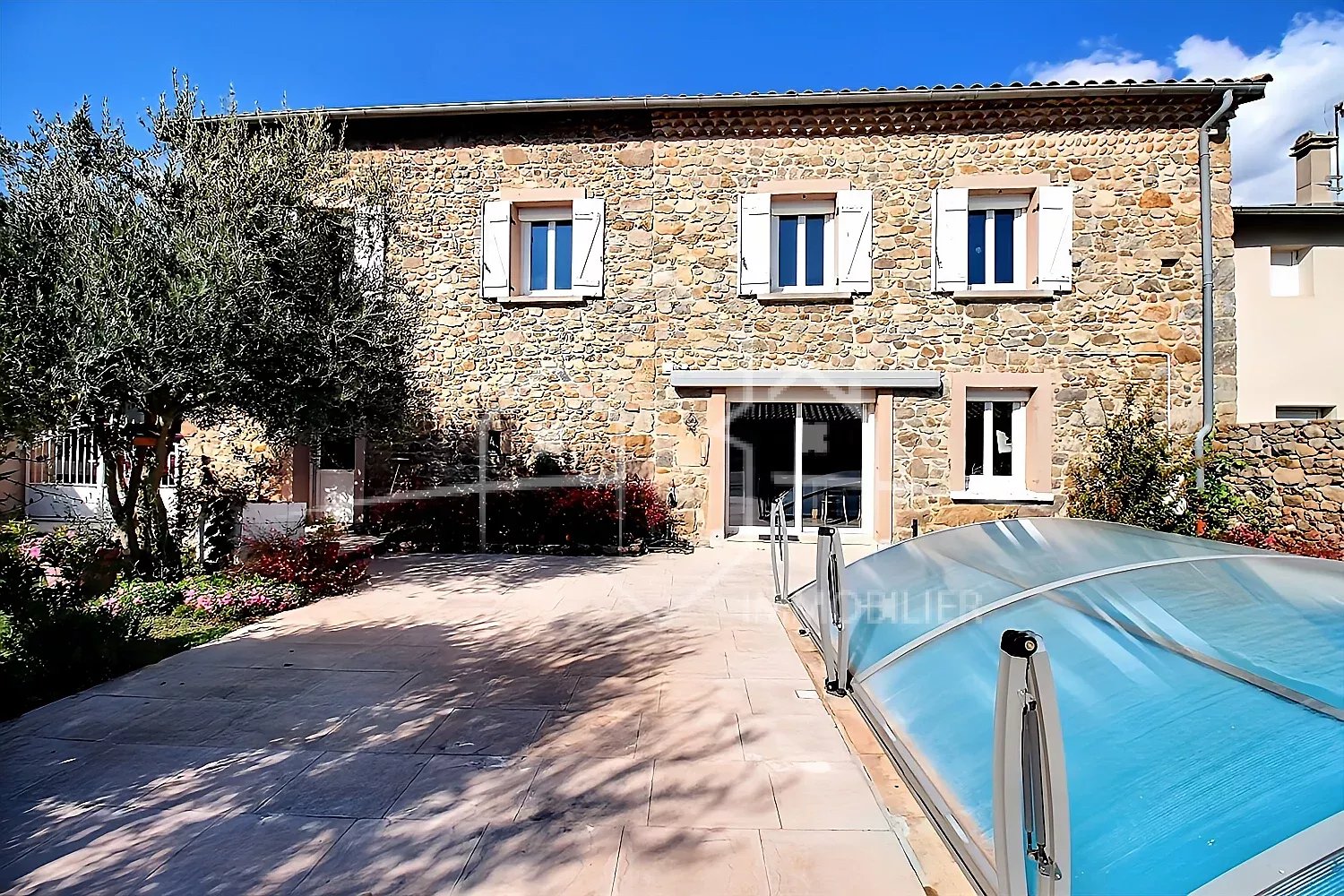 Maison en pierre 161 m² hab, 4 ch avec piscine