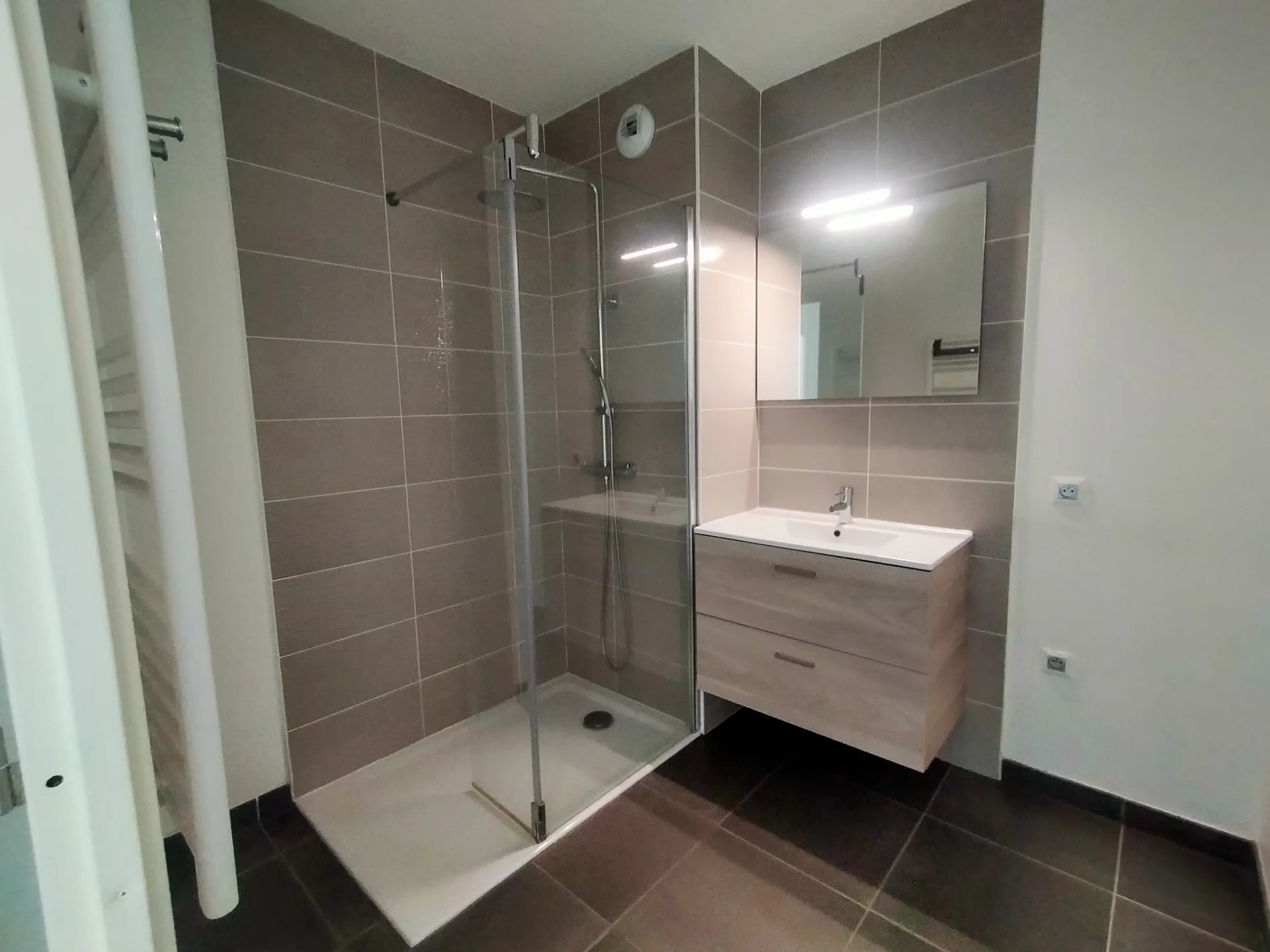 85858898 Location Vénissieux