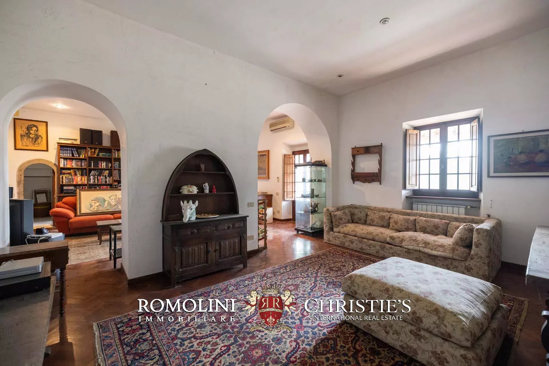 7 Bedroom Villa/Townhouse's Image 29