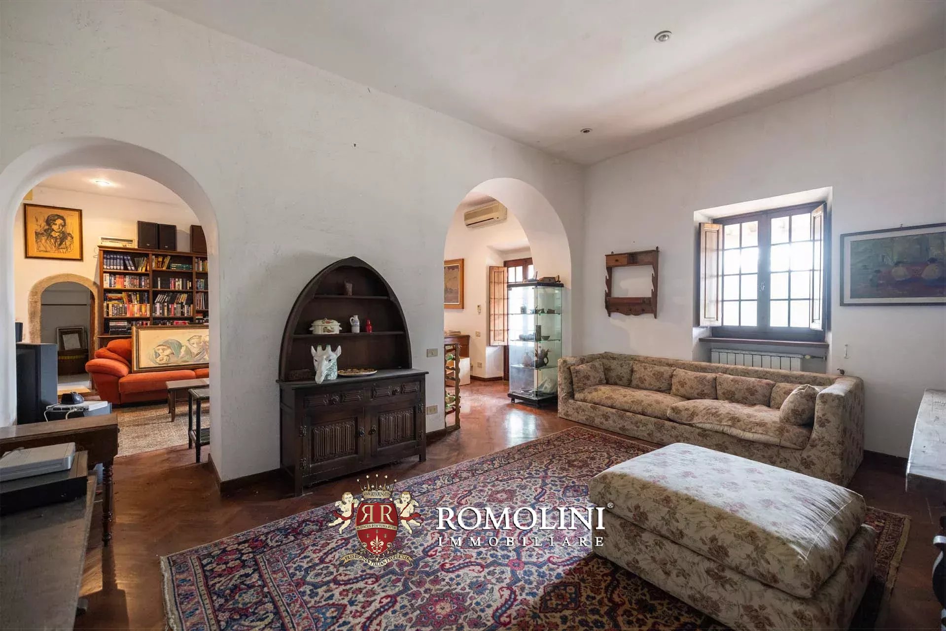 7 Bedroom Villa/Townhouse's Image 29